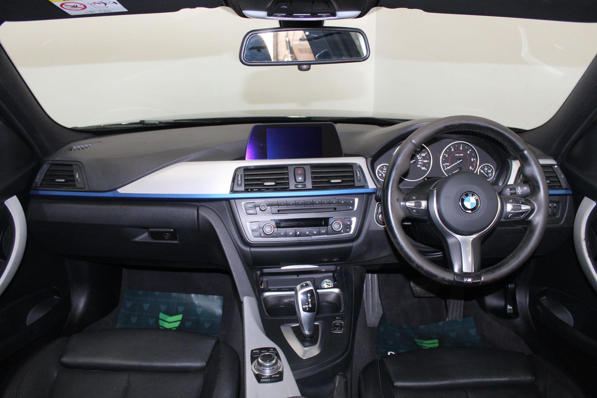 BMW 3 Series view 24
