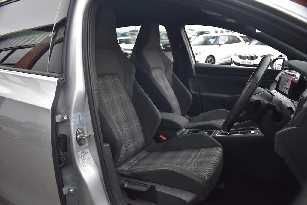 Volkswagen Golf view 9