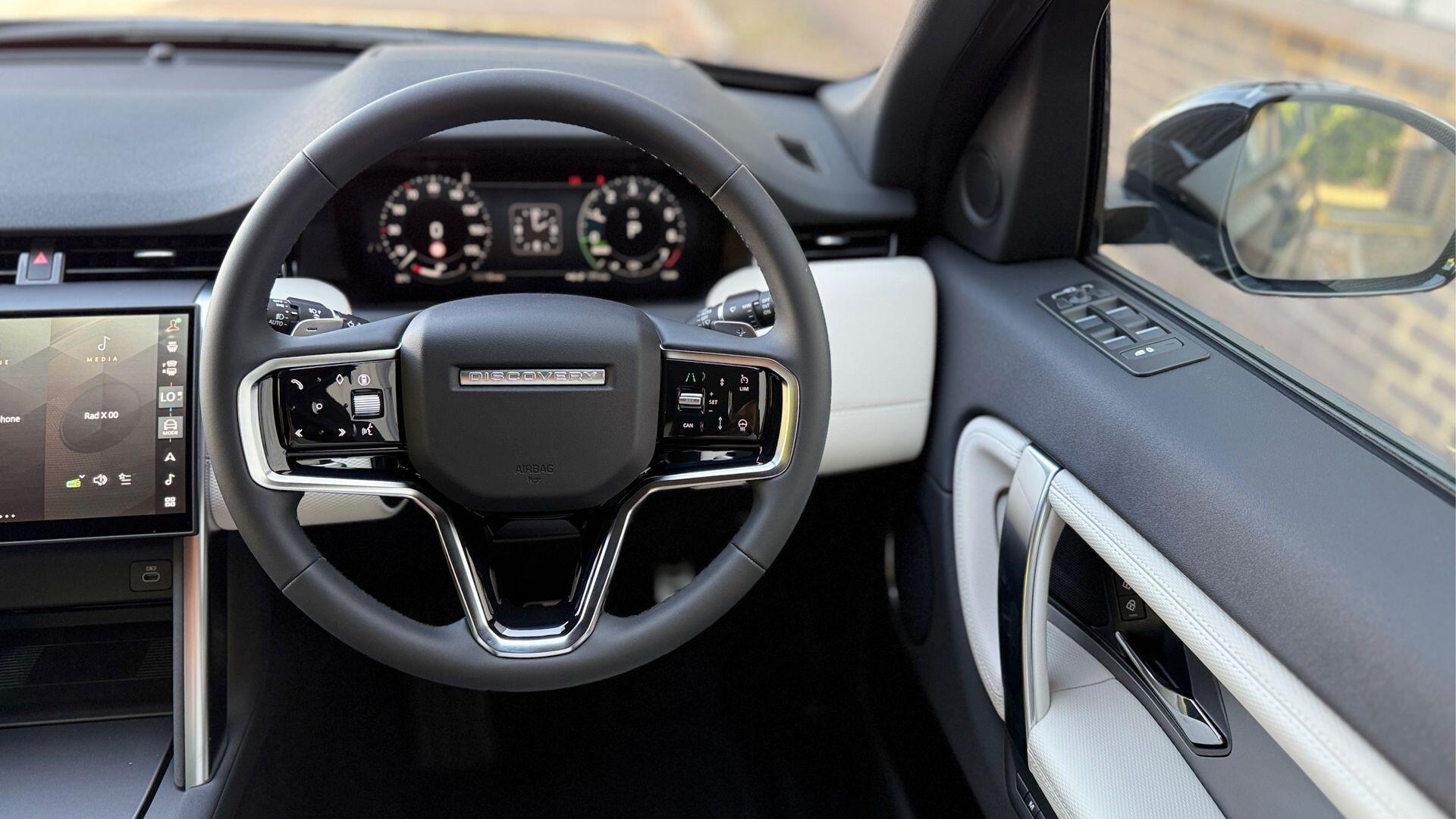 Land Rover Discovery Sport view 13