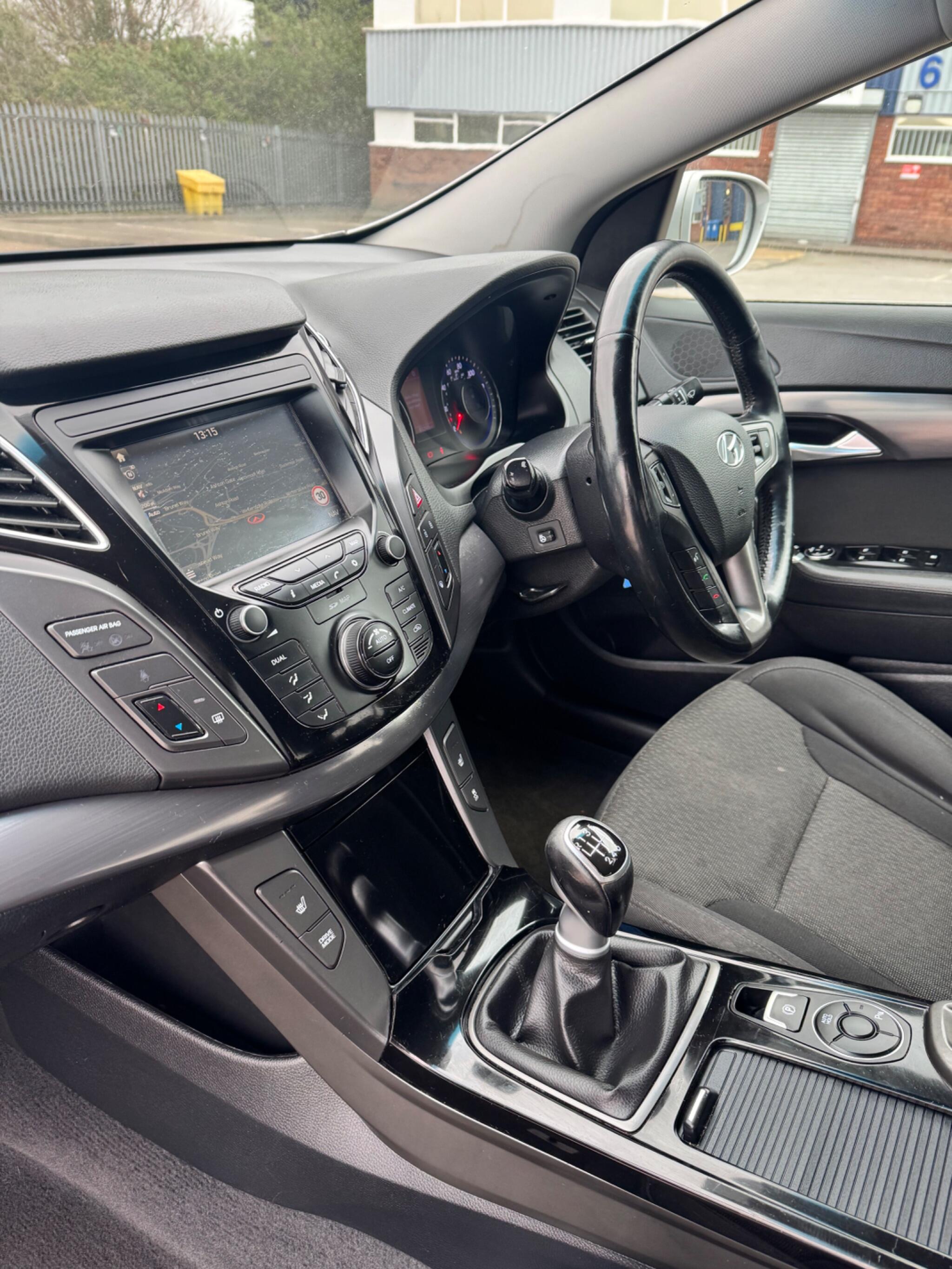Hyundai i40 view 12