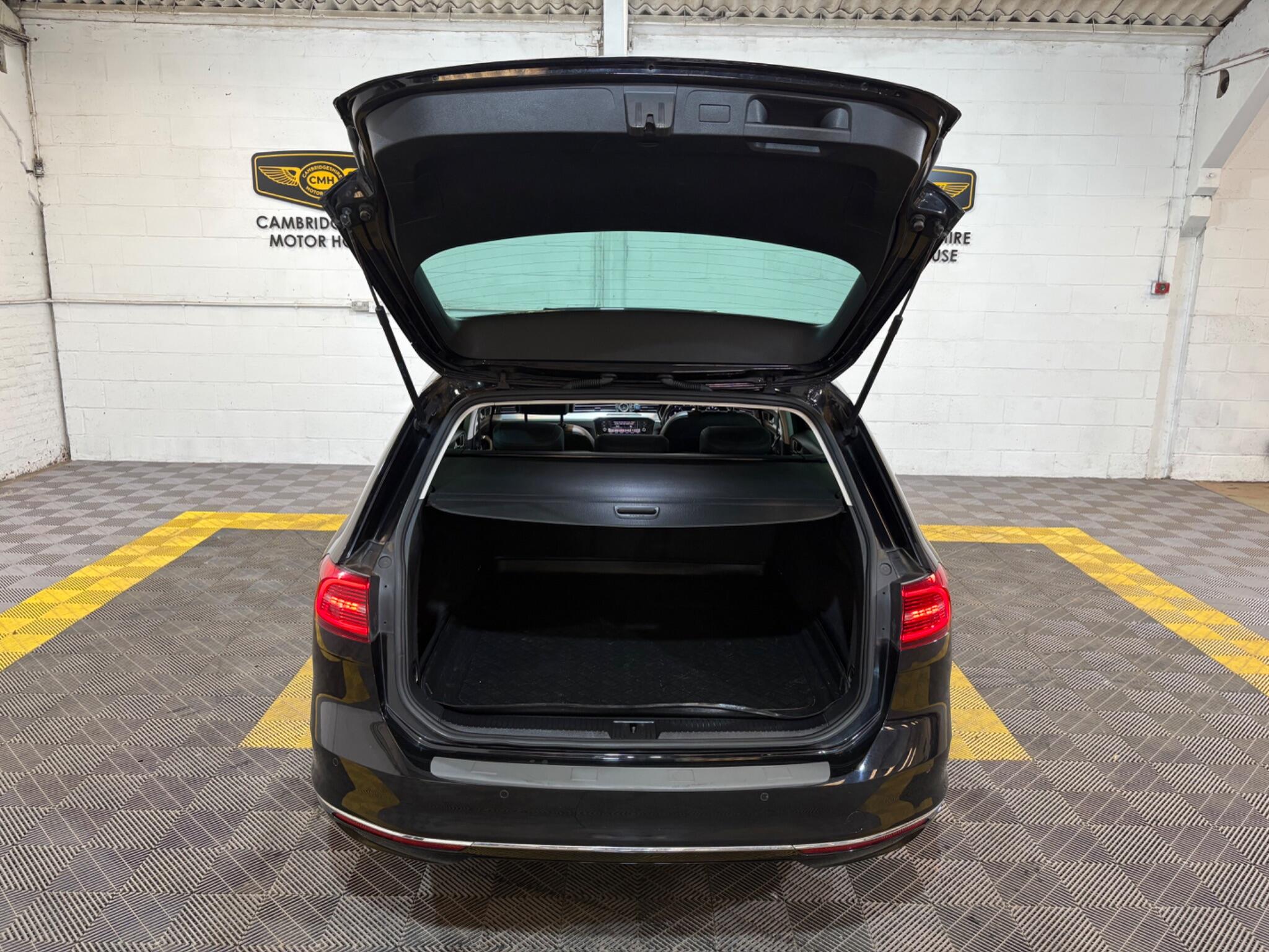 Volkswagen Passat view 52