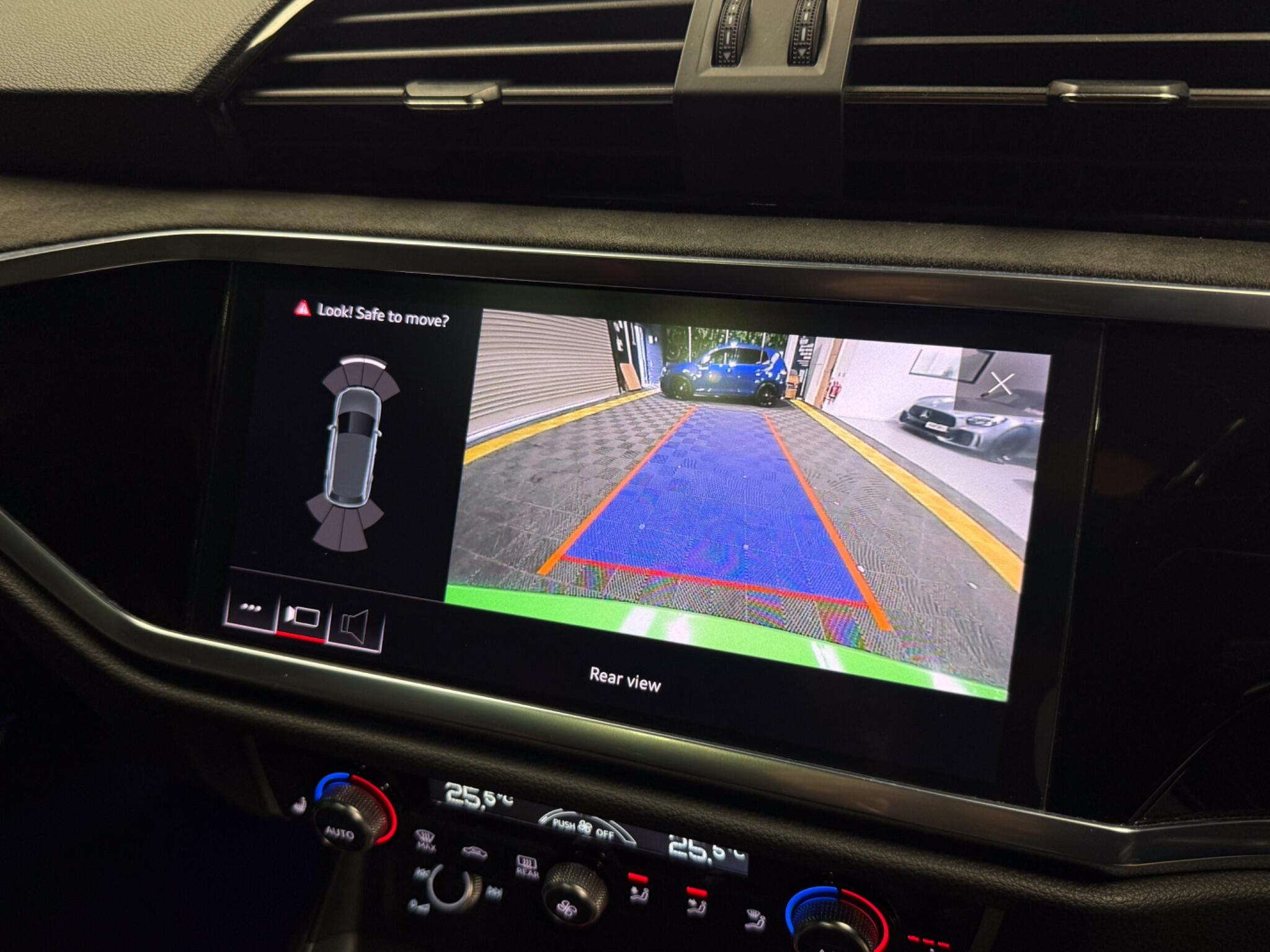 Audi RS Q3 view 42