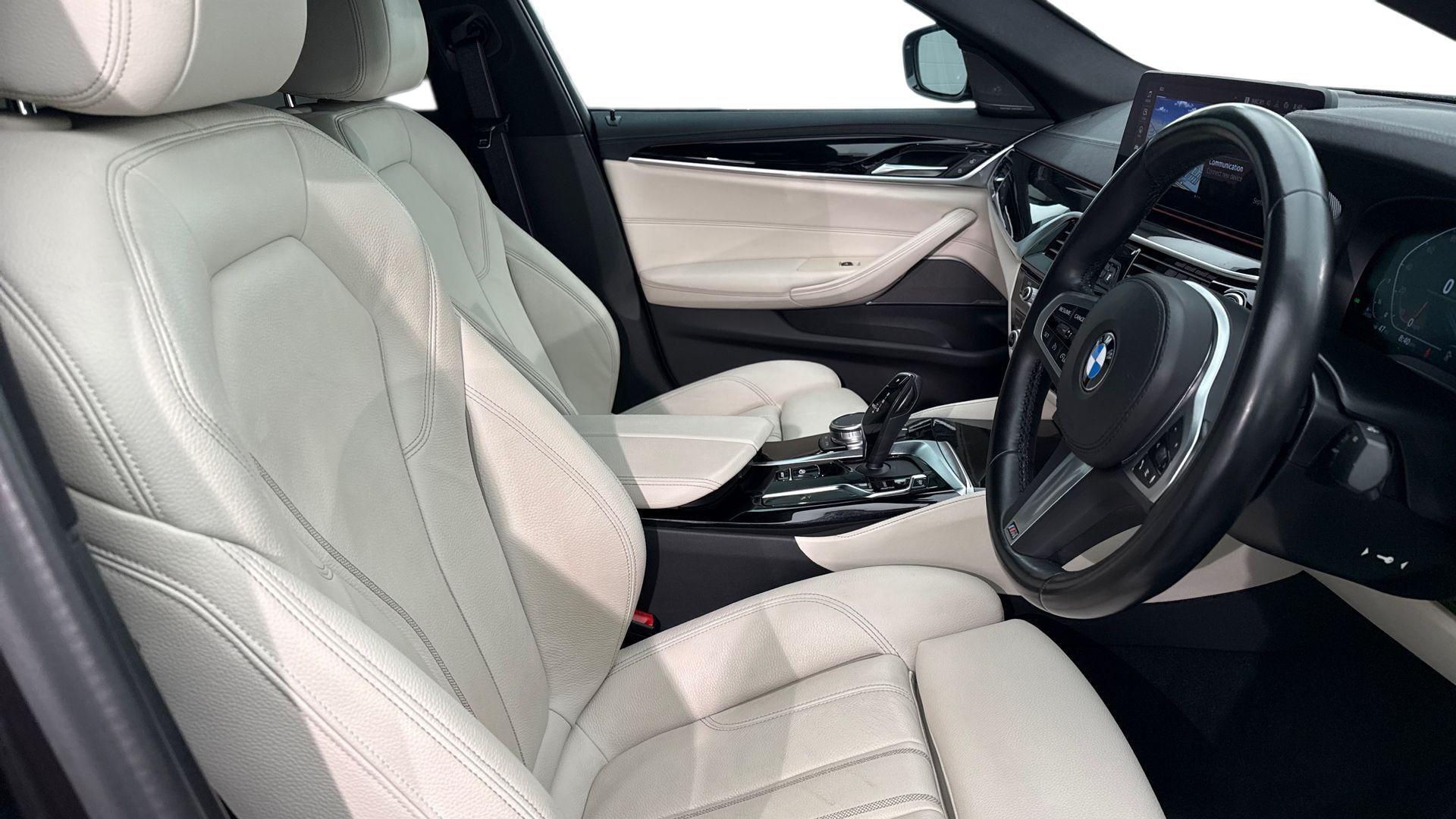 BMW 5 Series view 11