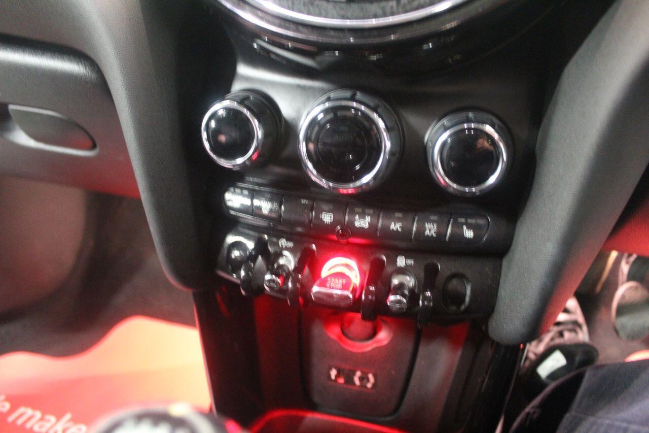 Mini Hatch view 38