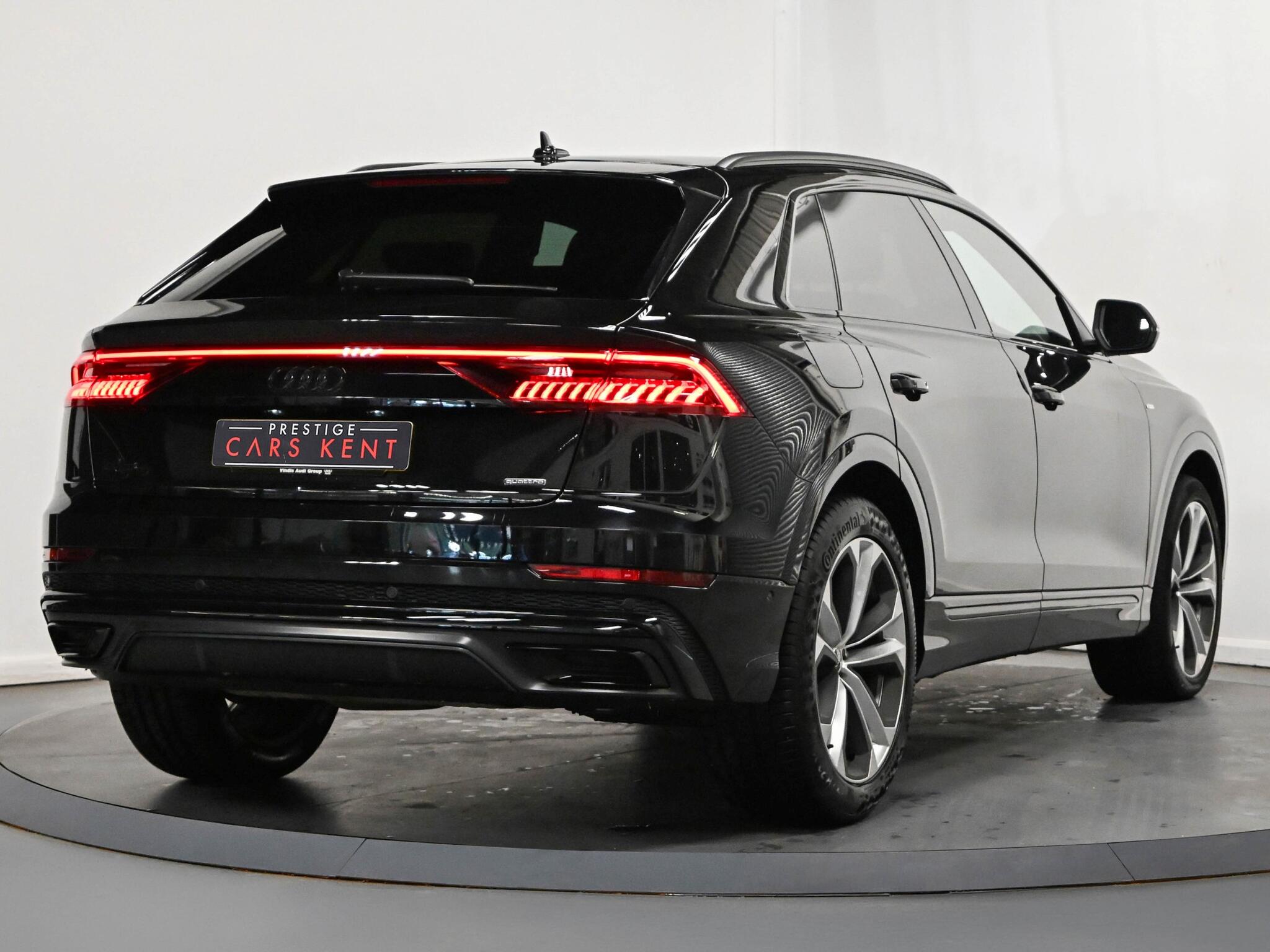 Audi Q8 view 39