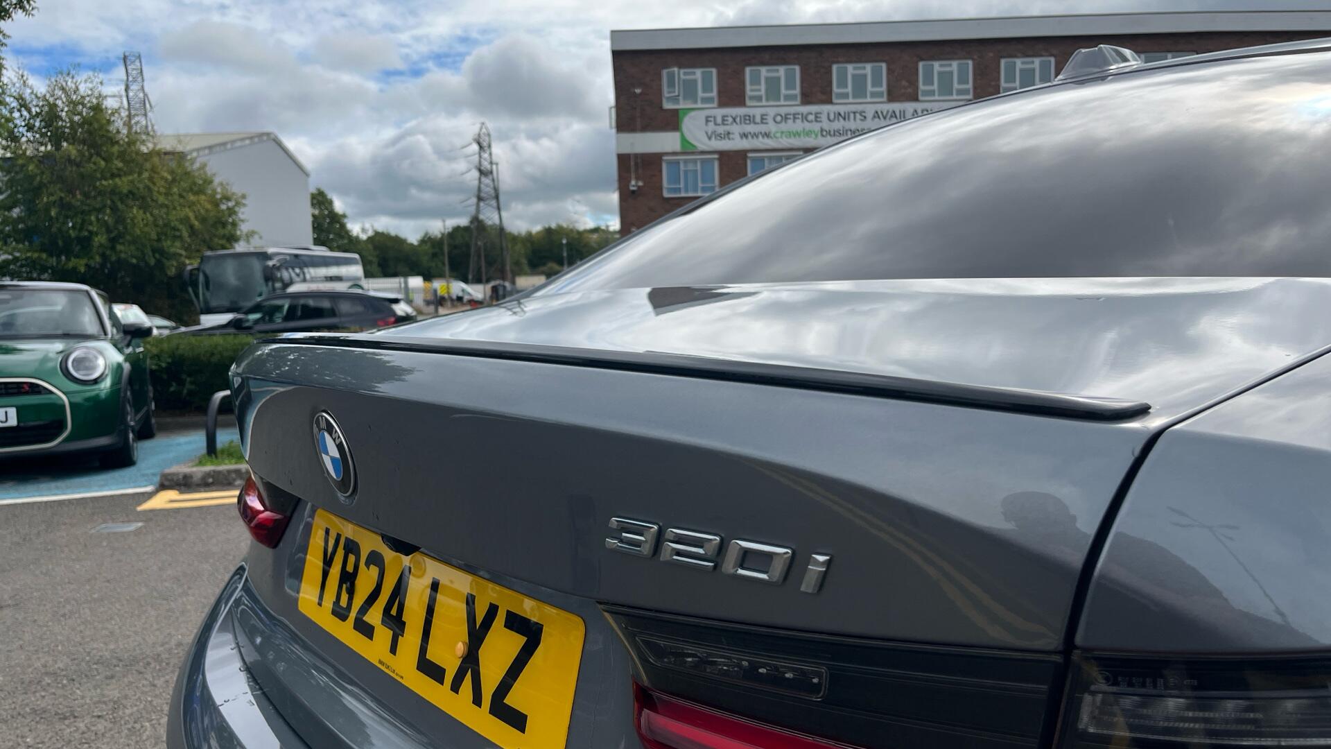 BMW 3 Series view 33