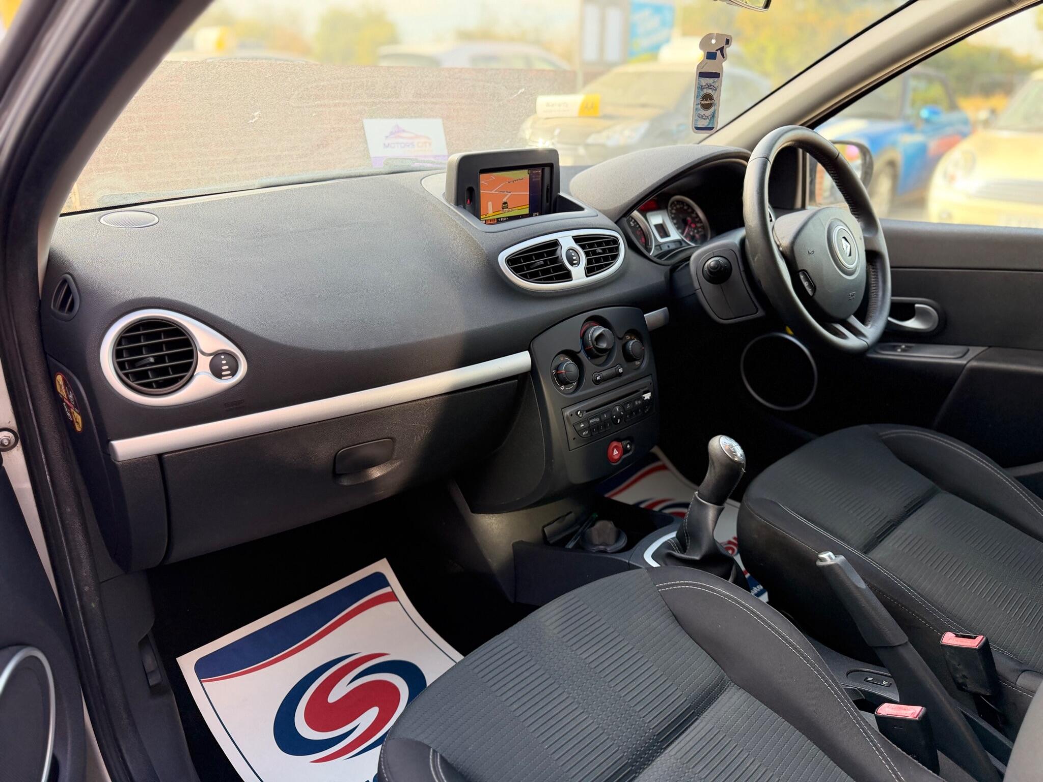 Renault Clio view 15