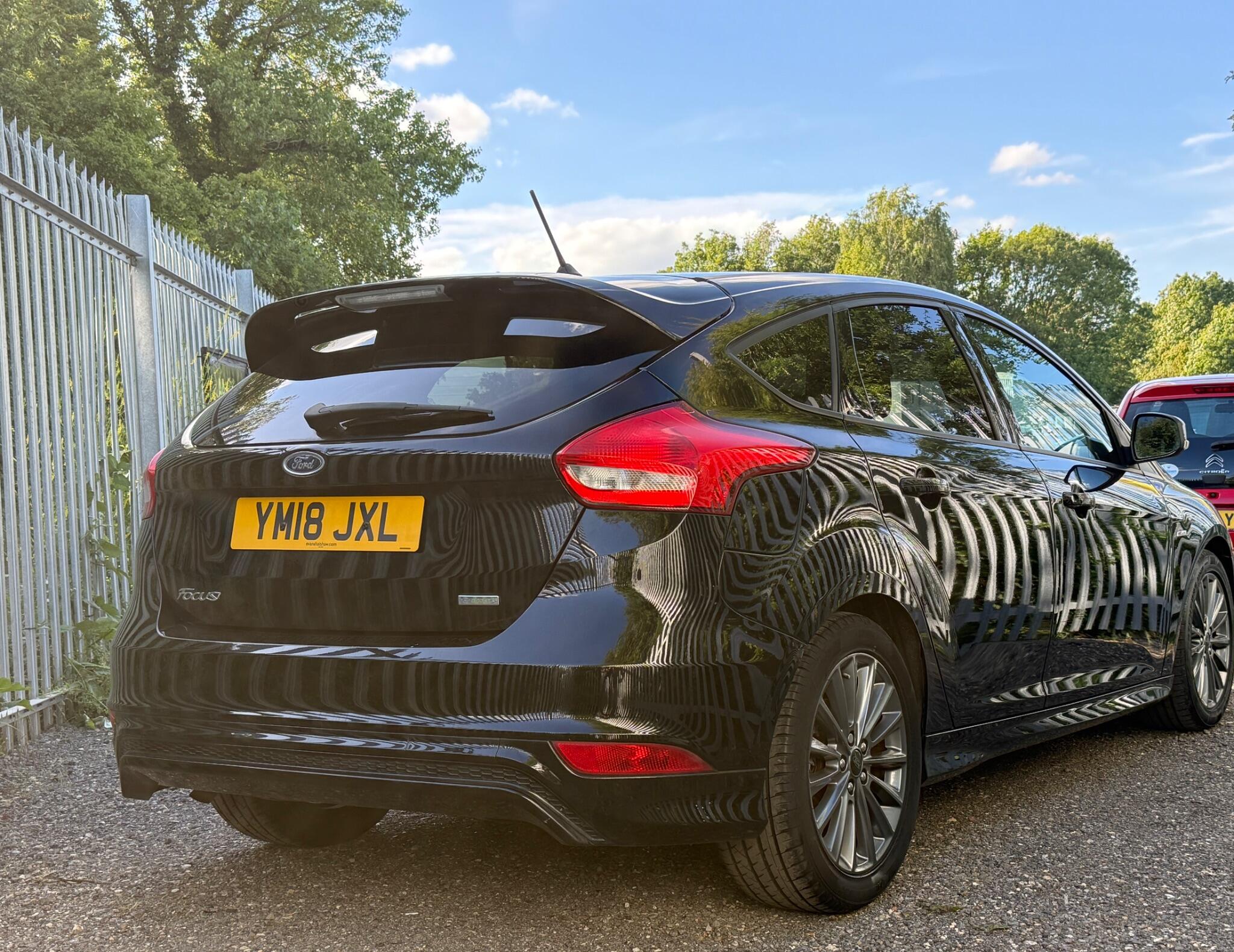 2018 Ford Focus image 15