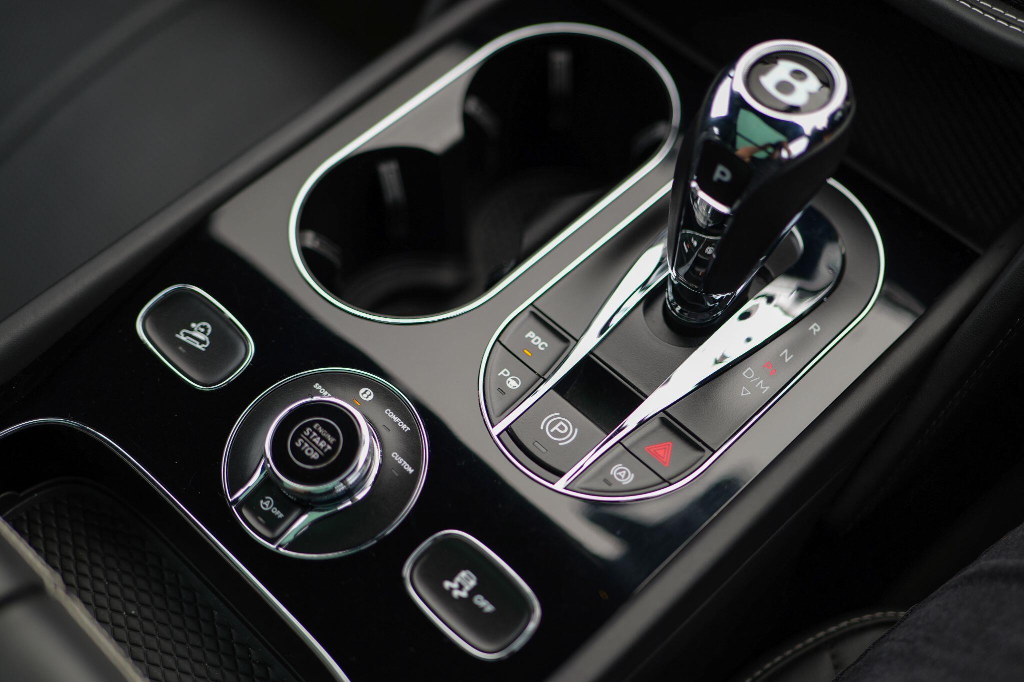 Bentley Bentayga view 16