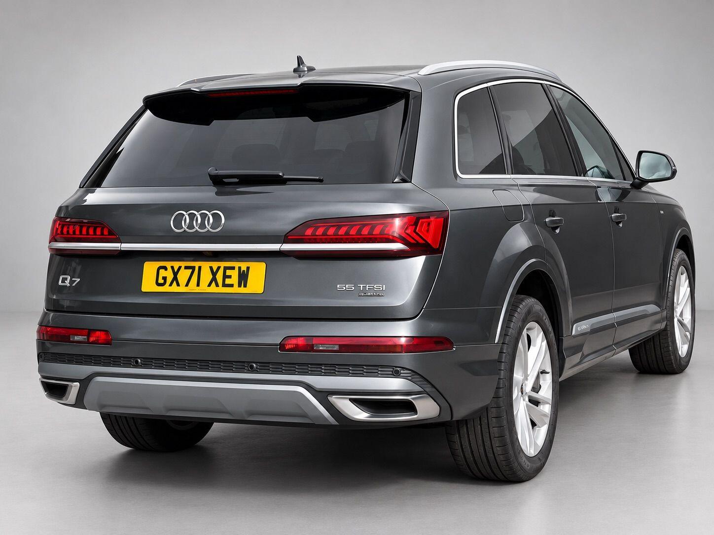 Audi Q7 view 10