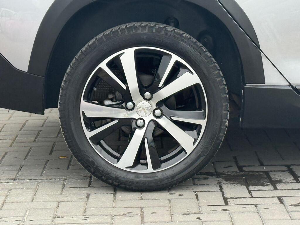 Peugeot 2008 view 10