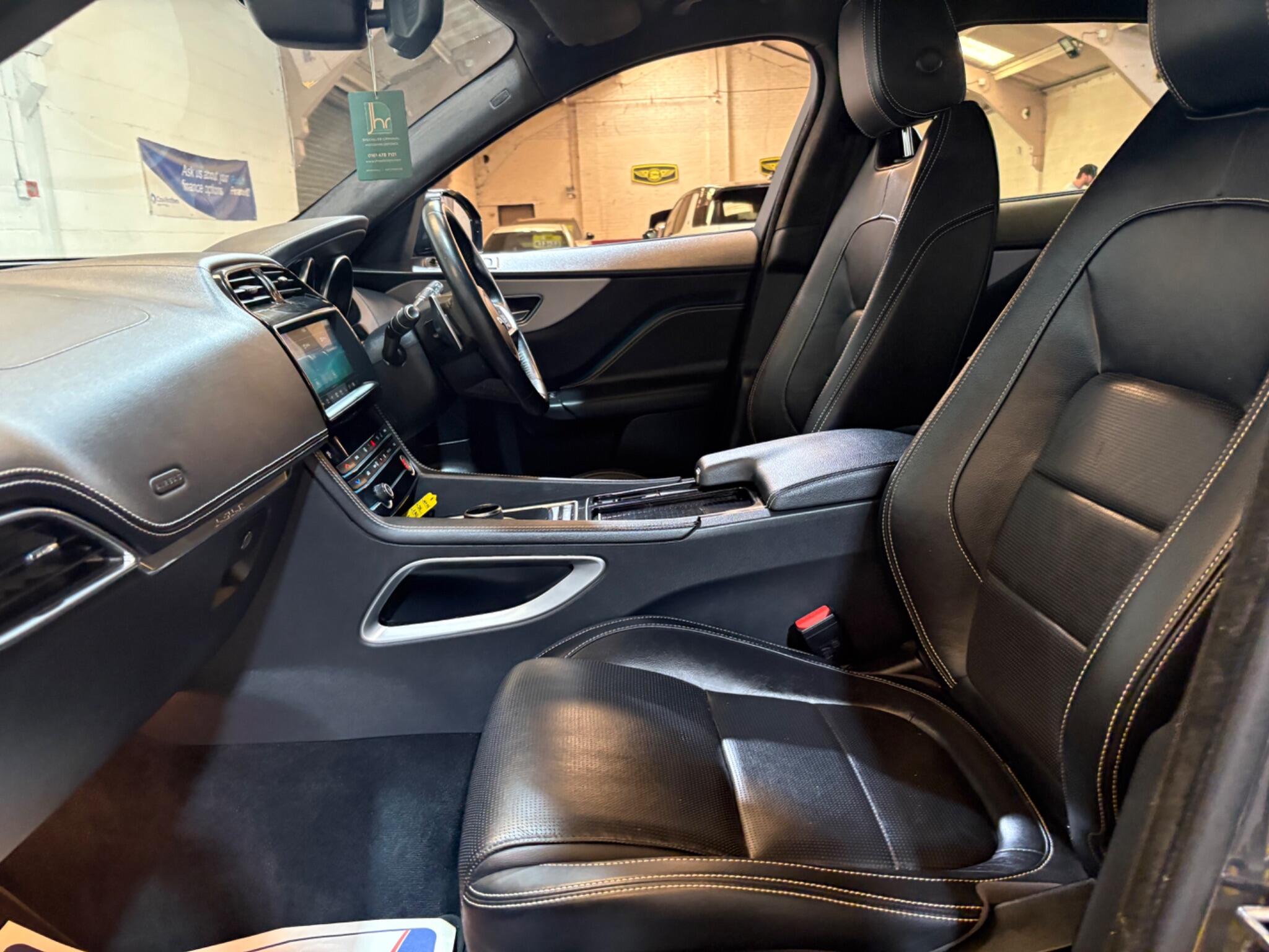 Jaguar F-Pace view 60