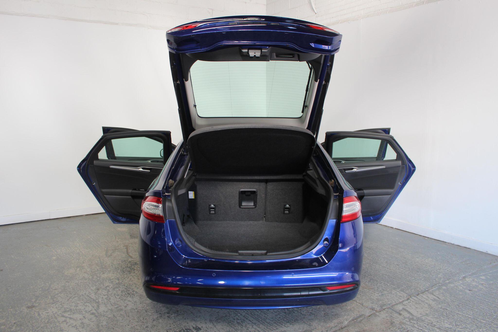 Ford Mondeo view 22