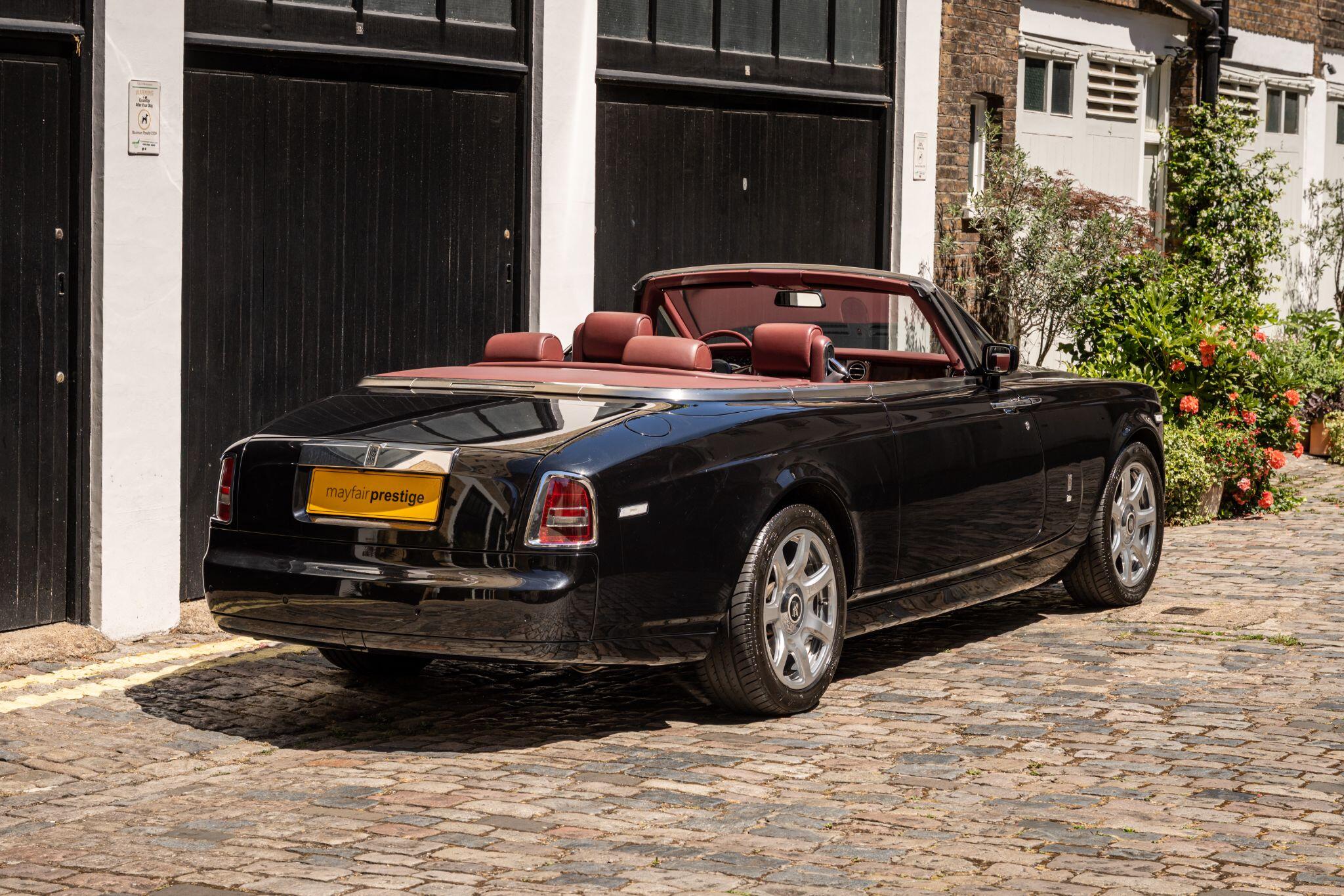 Rolls-Royce Phantom view 17