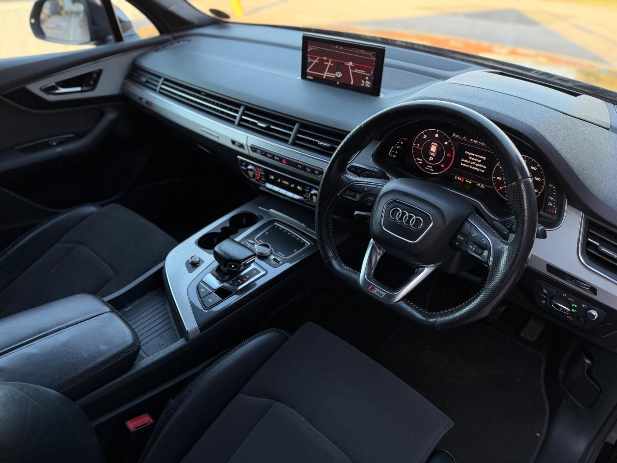 Audi Q7 view 13