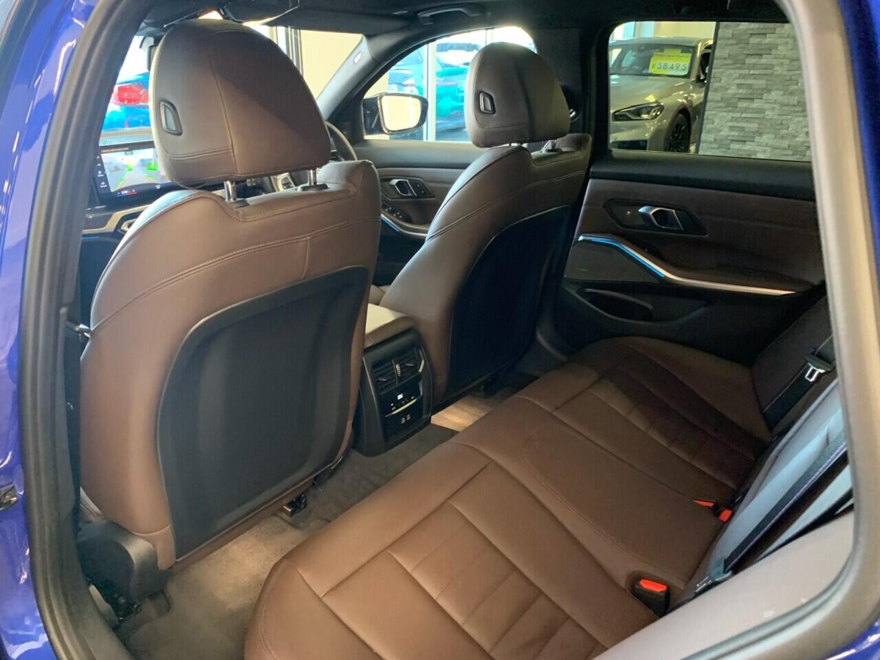 BMW 3 Series view 30