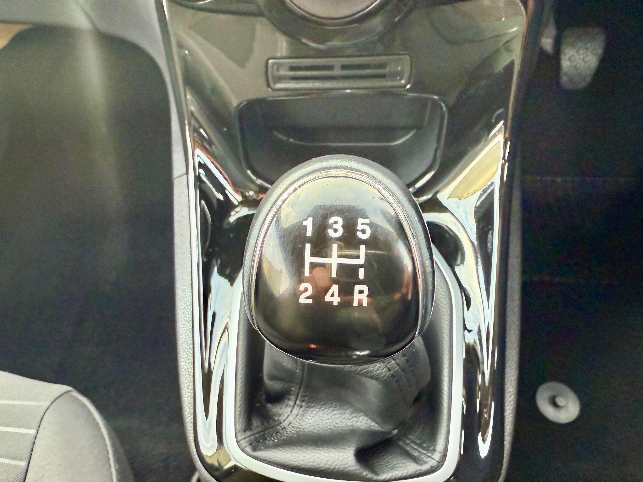 2014 Ford Fiesta image 22