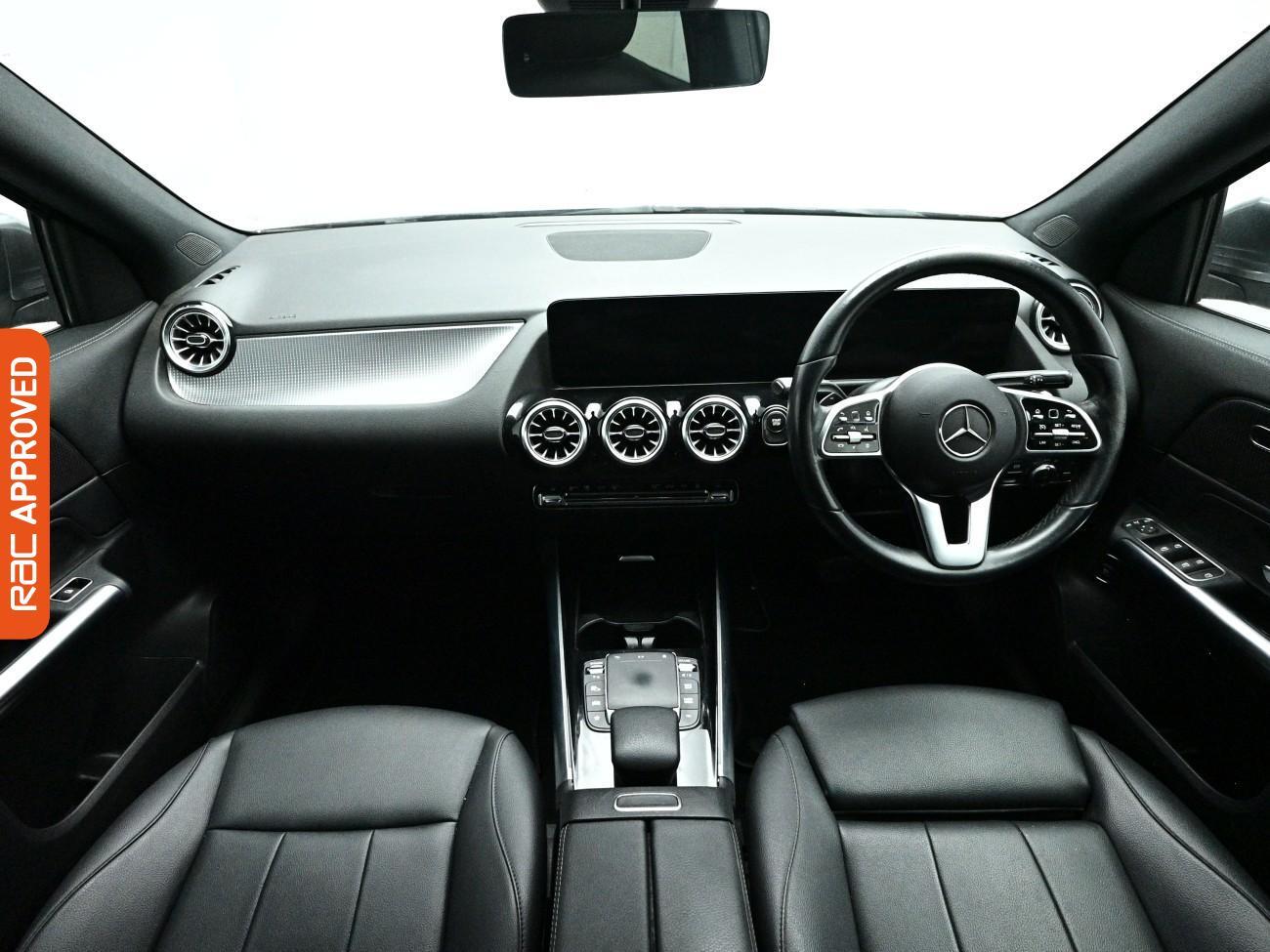 Mercedes-Benz EQA view 2