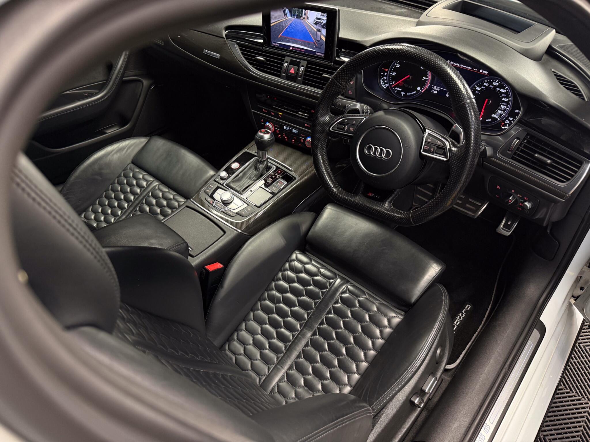 Audi RS6 Avant view 22