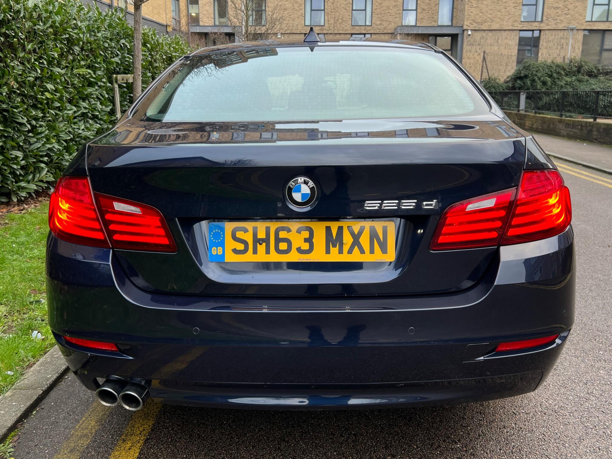 BMW 5 Series view 9