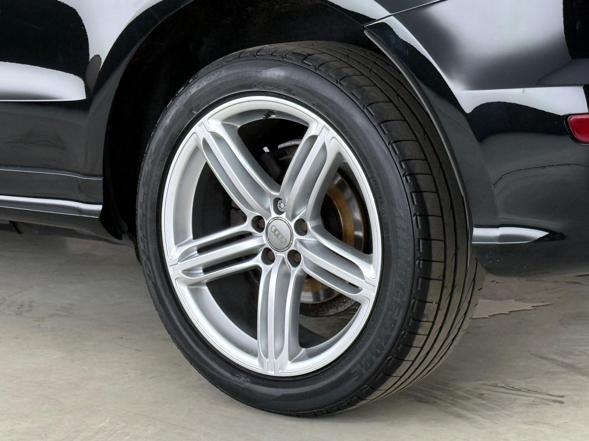 Audi Q5 view 9