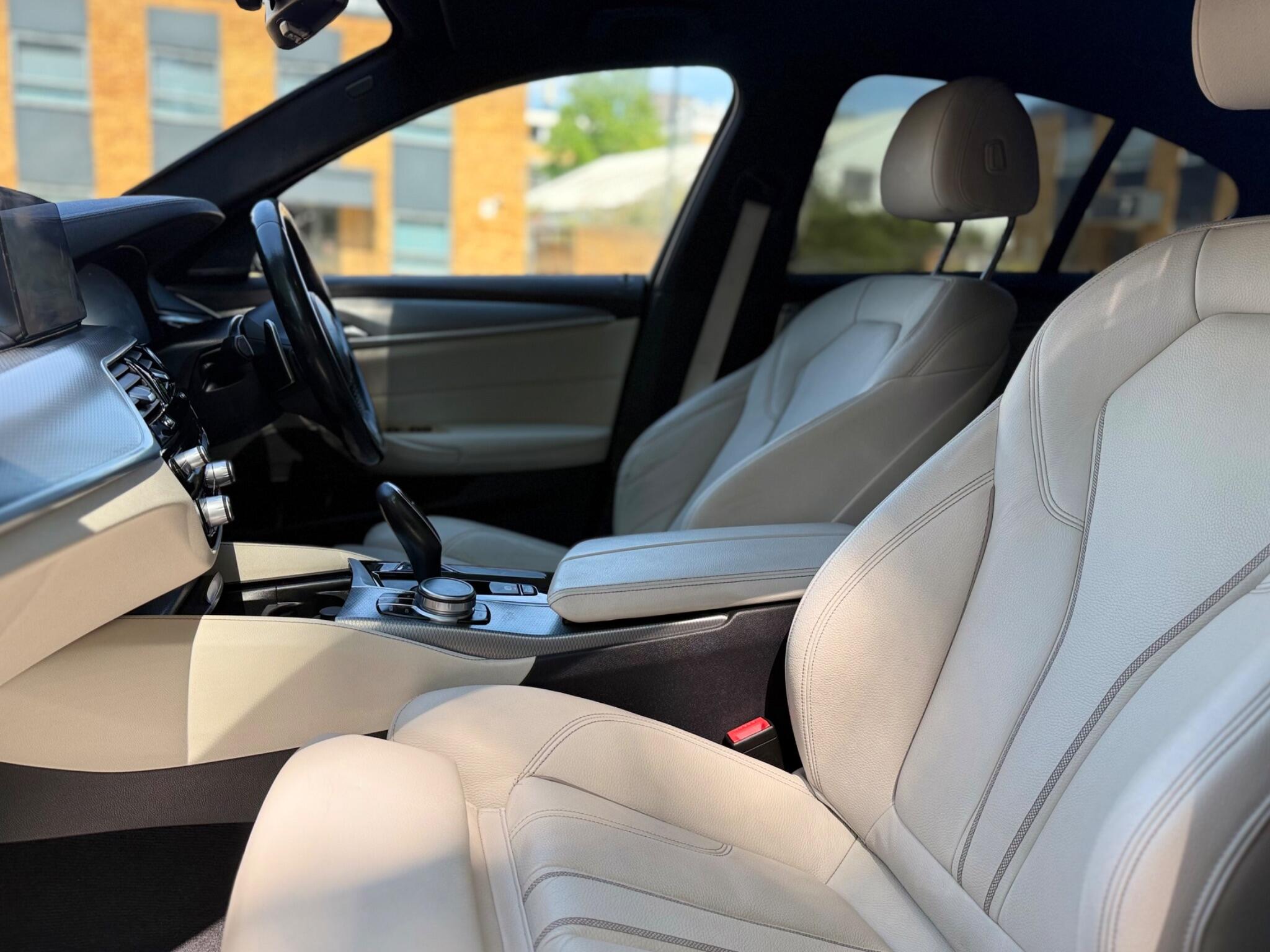 BMW 5 Series view 32