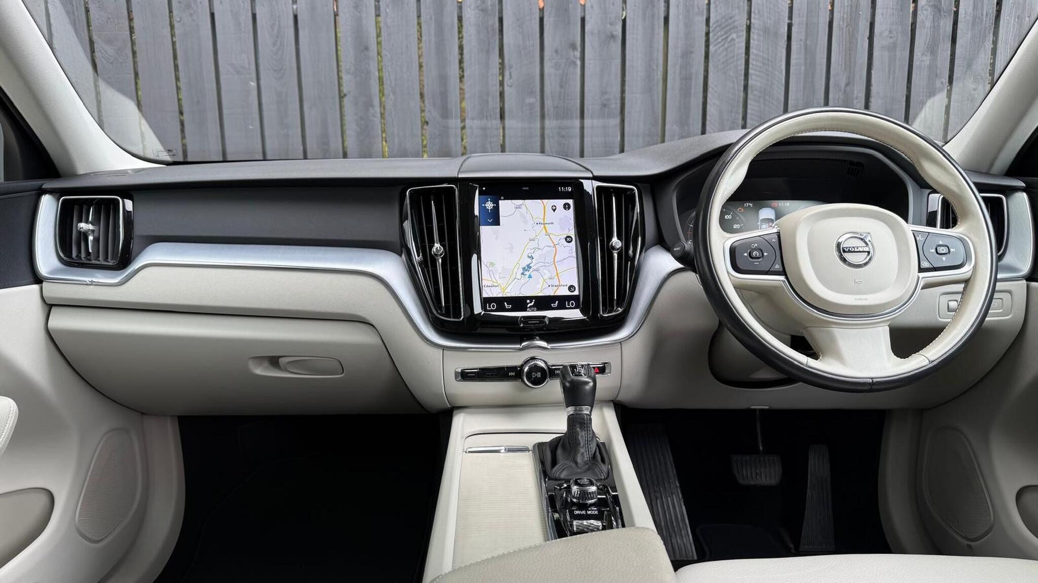 Volvo XC60 view 13