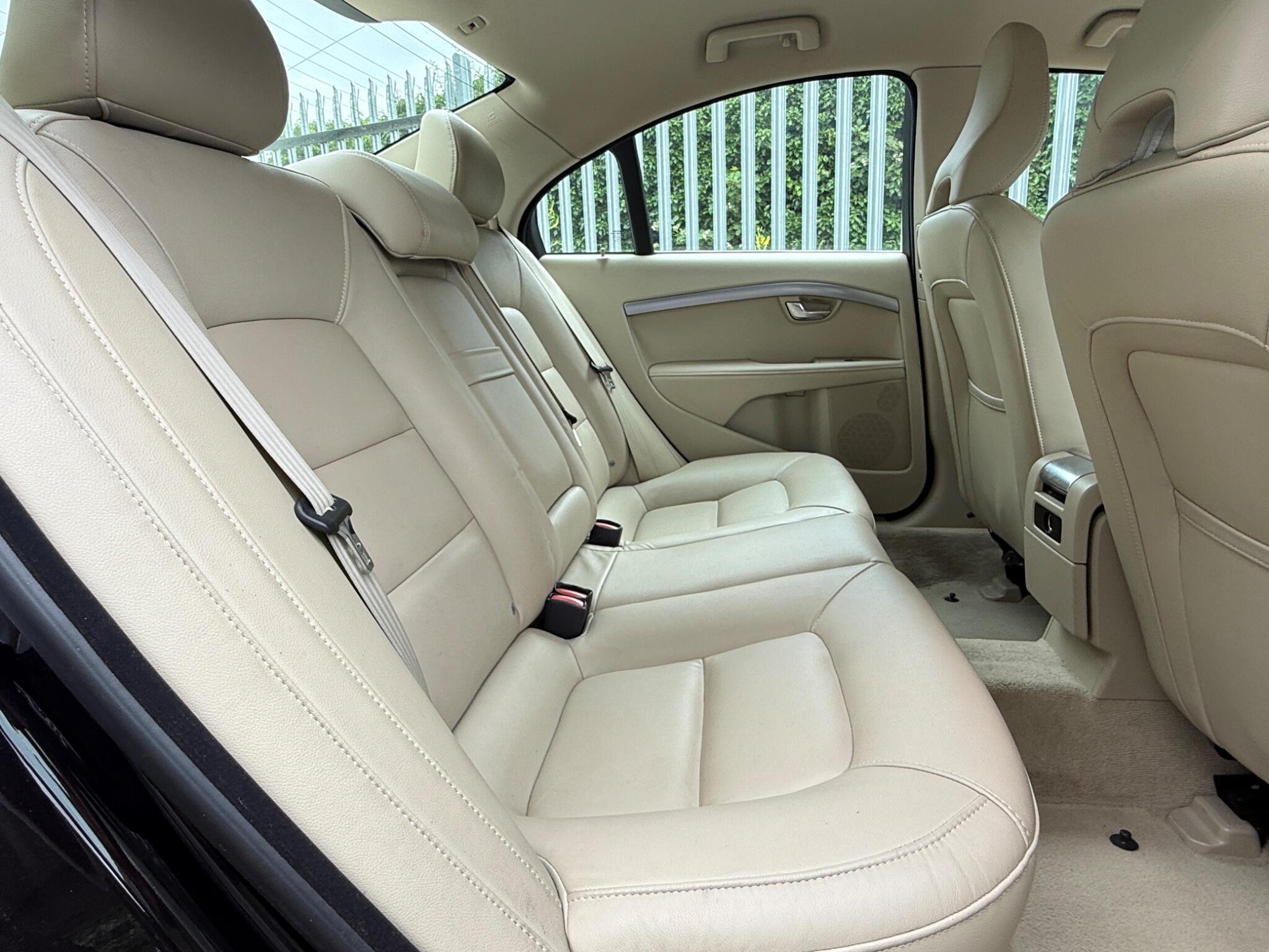2015 Volvo S80 image 24