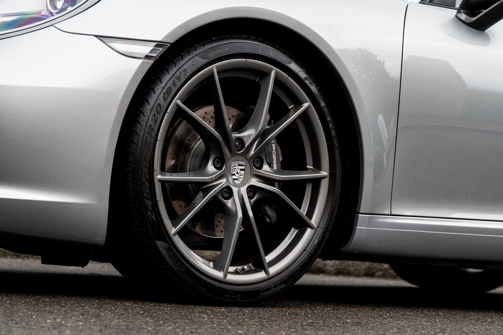 Porsche 911 view 19