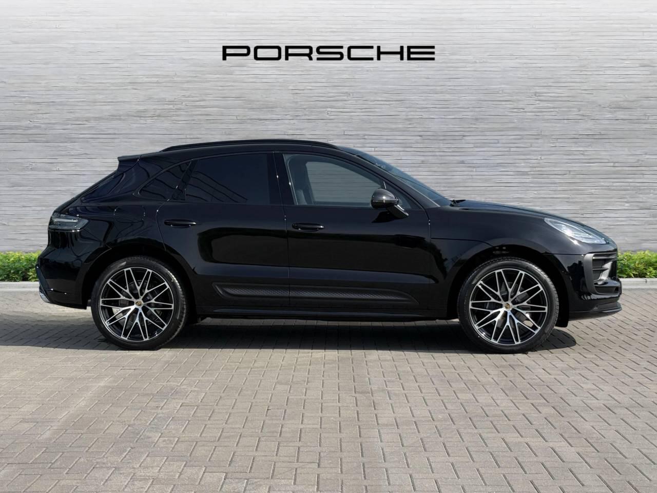 Porsche Macan view 3