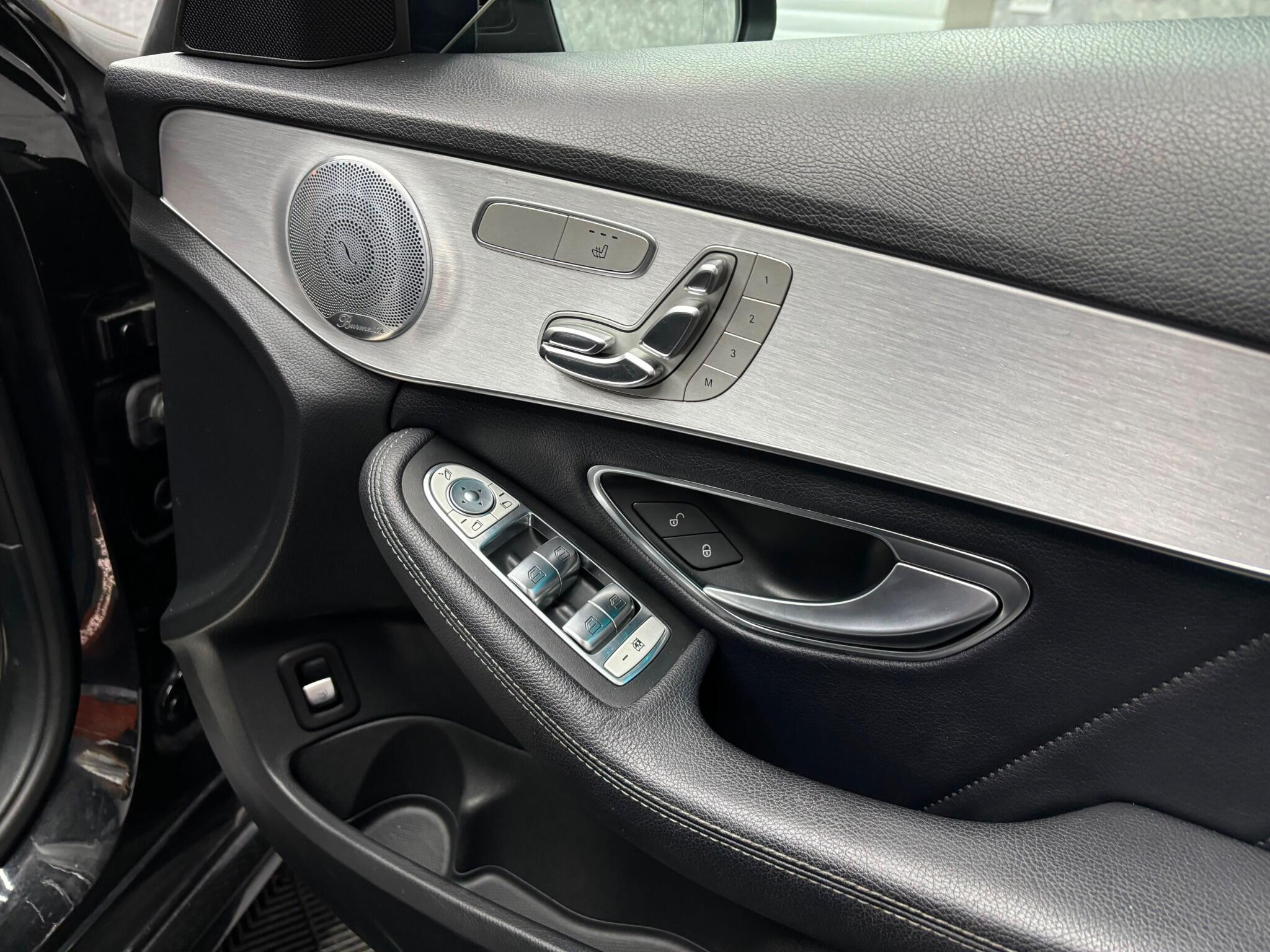 Mercedes-Benz C Class view 11