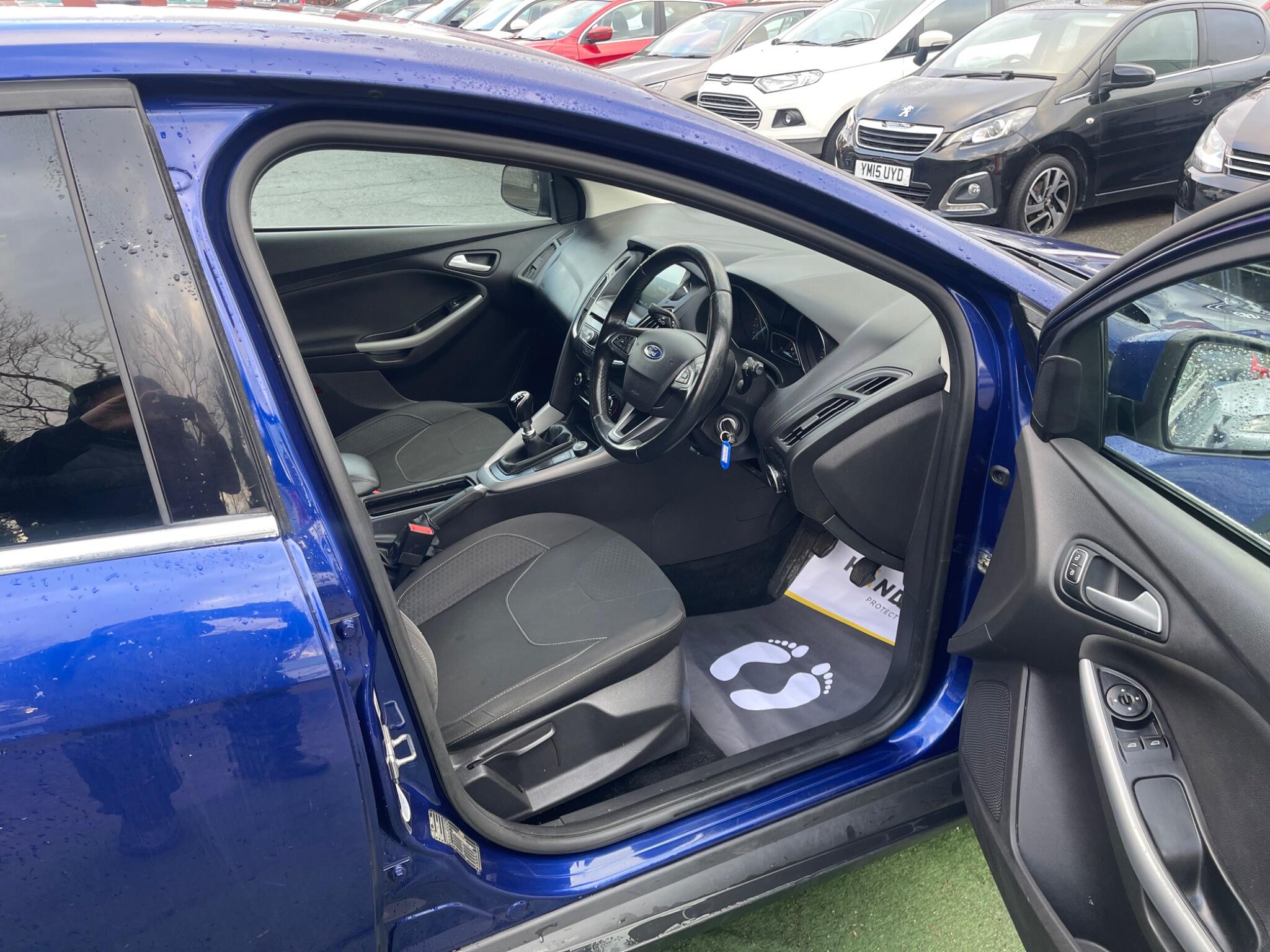 2016 Ford Focus 1.0T EcoBoost Zetec Euro 6 (s/s) 5dr • 83,680 miles image 21