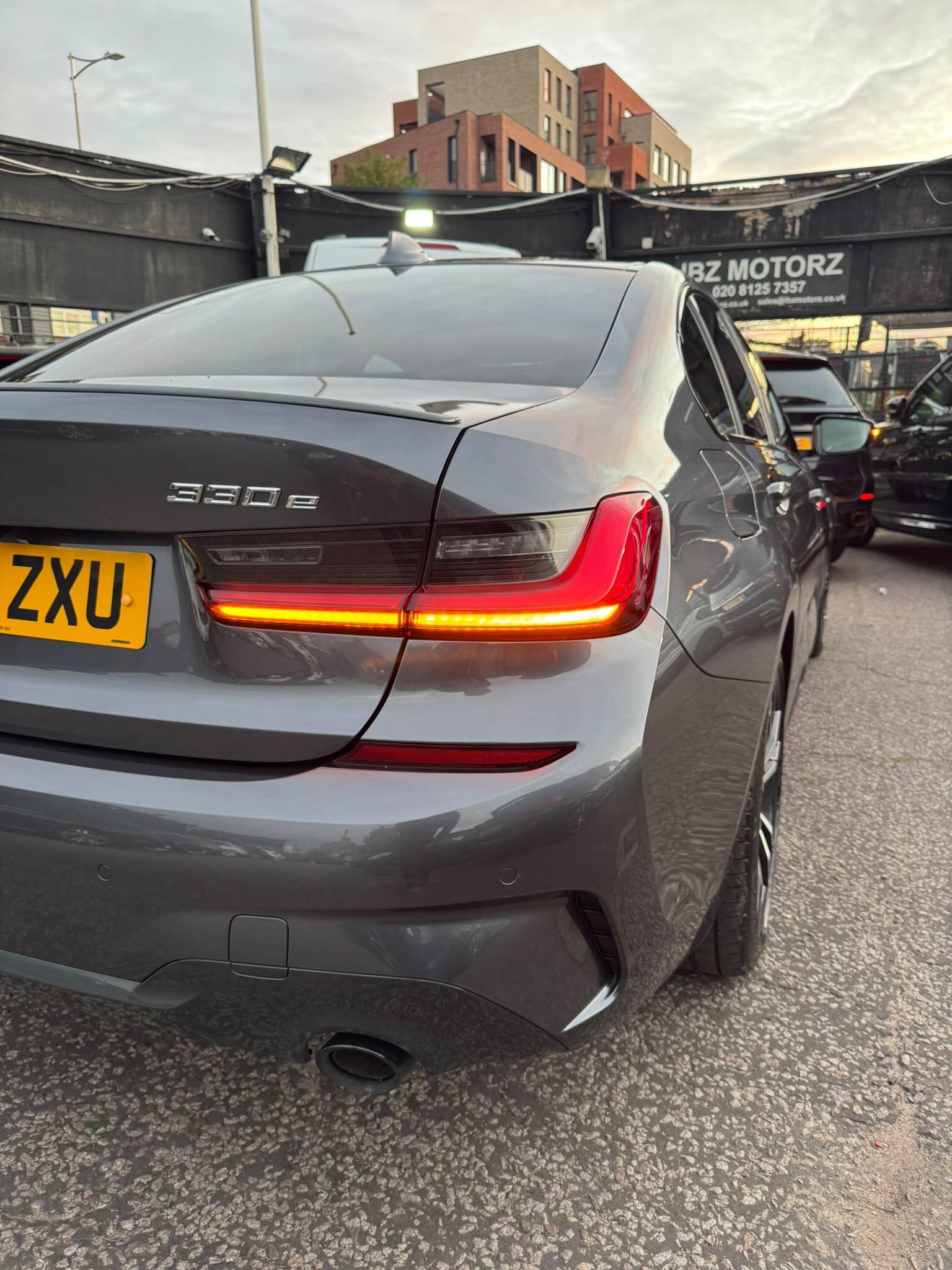 BMW 3 Series view 22