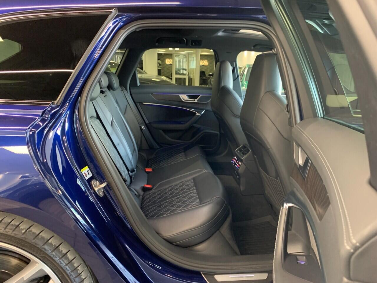 Audi S6 Avant view 23