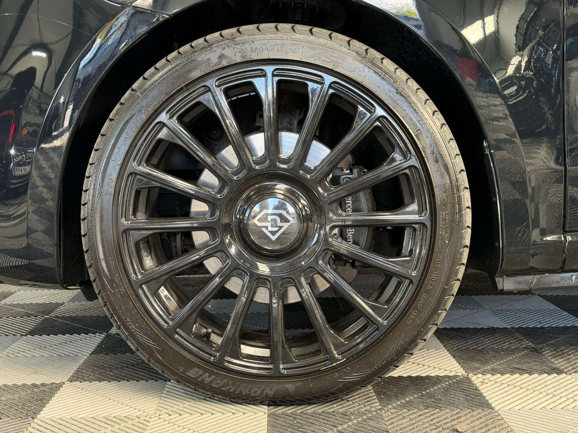 Mercedes-Benz V Class view 70