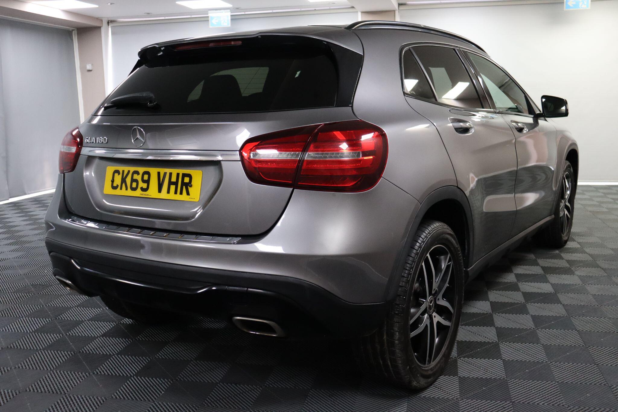 Mercedes-Benz Gla view 11