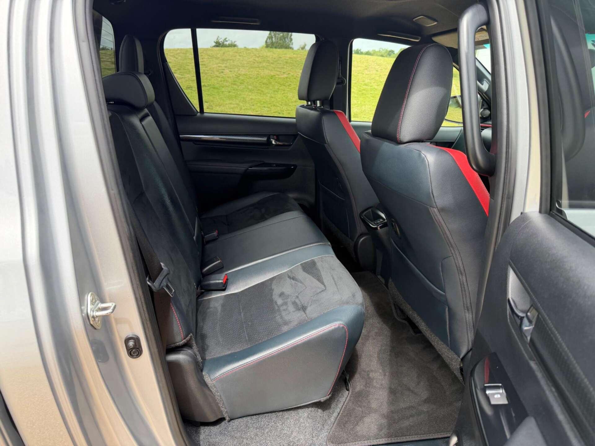 Toyota Hilux view 18