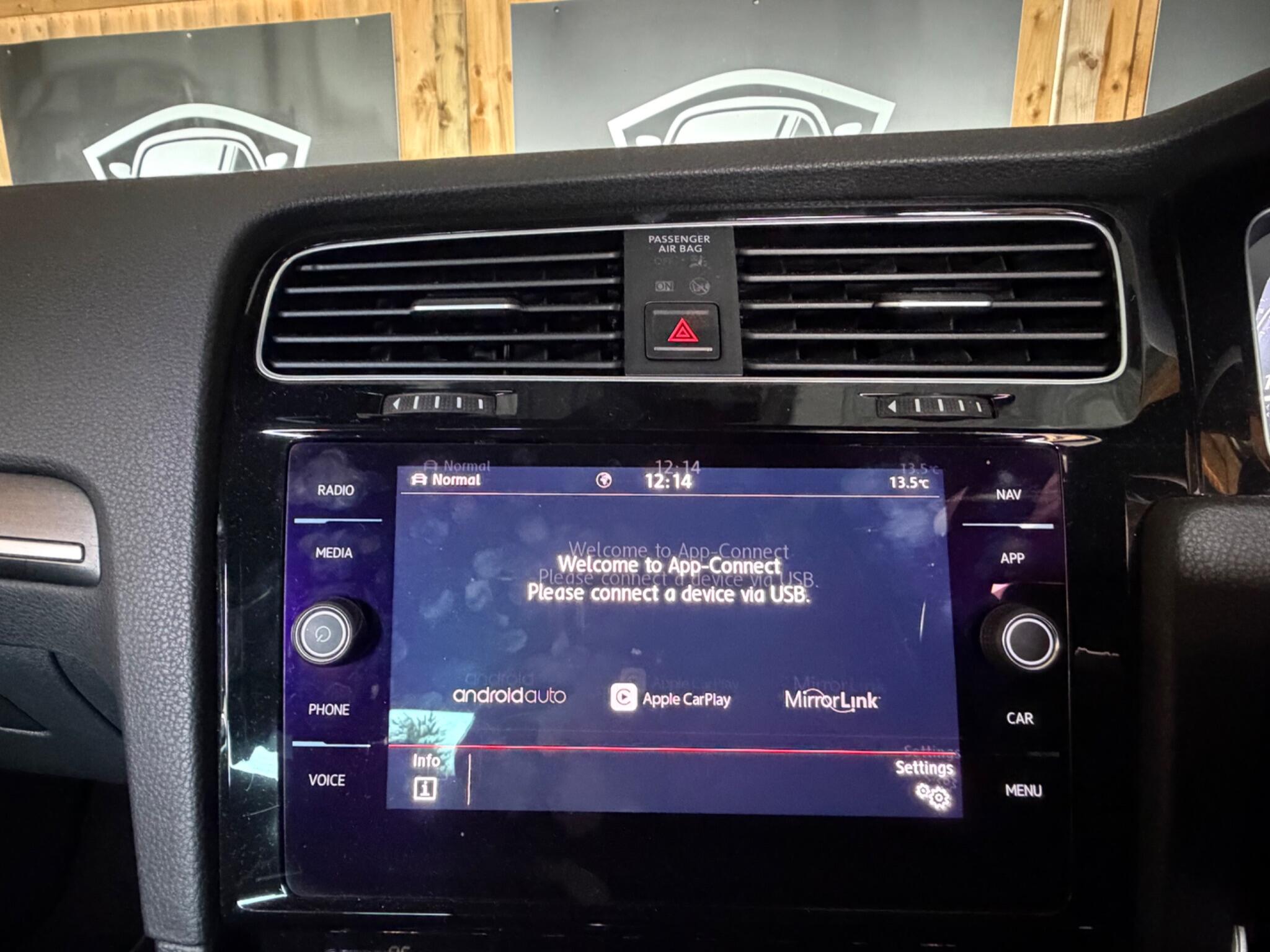 Volkswagen Golf view 30