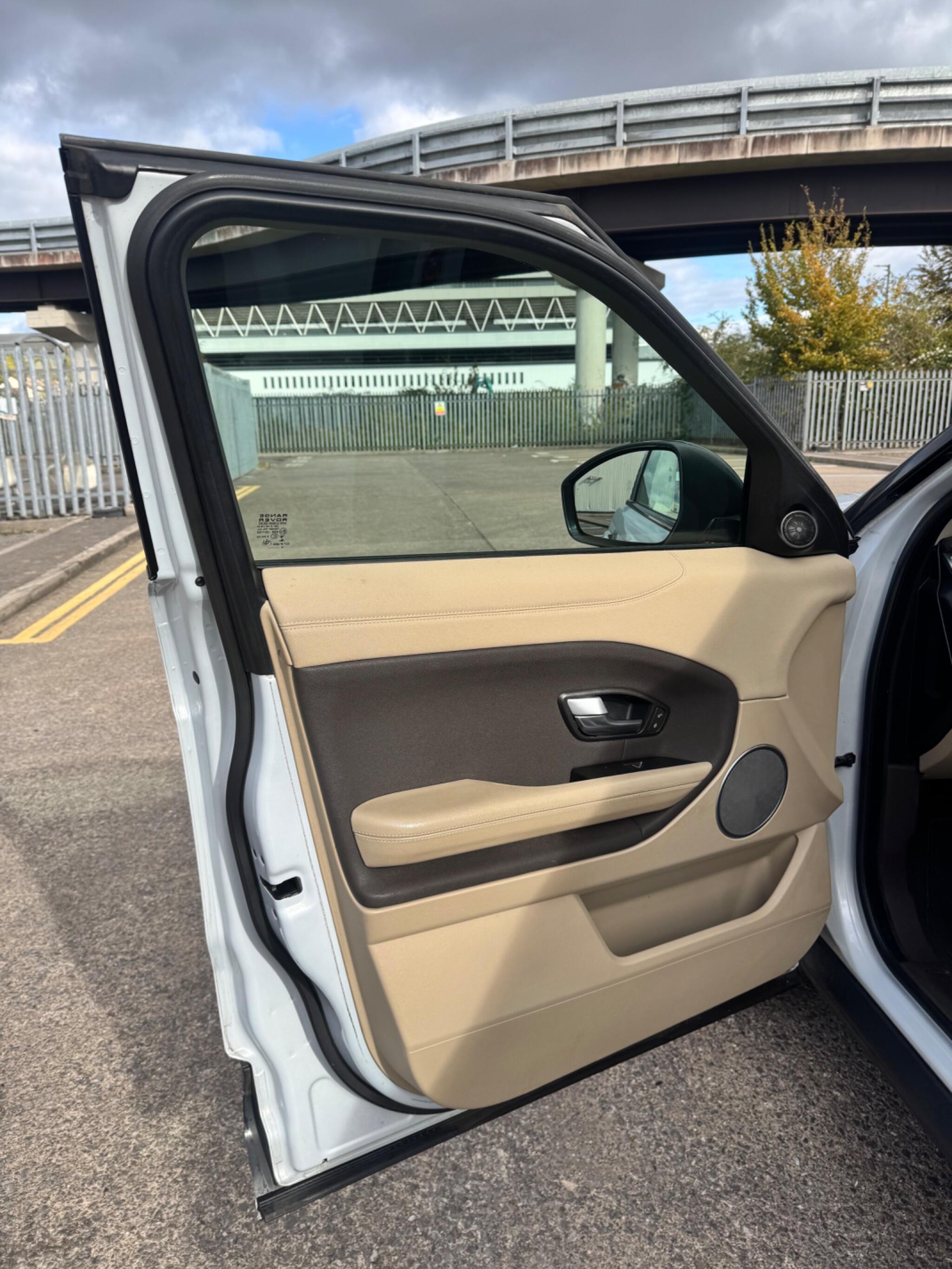 Land Rover Range Rover Evoque view 29