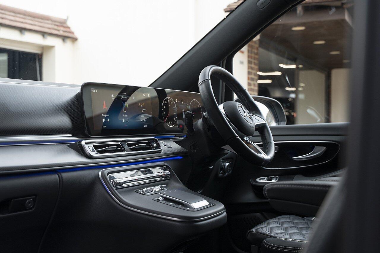 Mercedes-Benz V-Class view 9