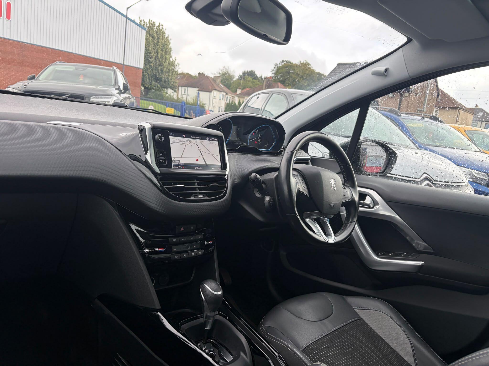 Peugeot 2008 view 11