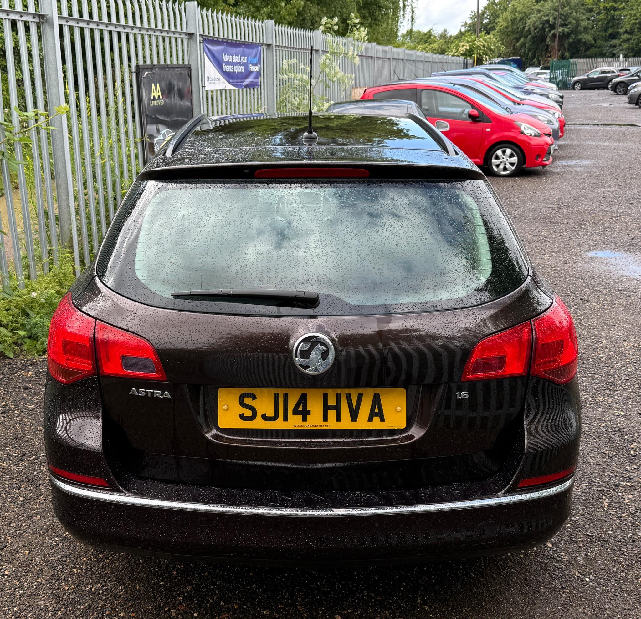 2014 Vauxhall Astra image 12
