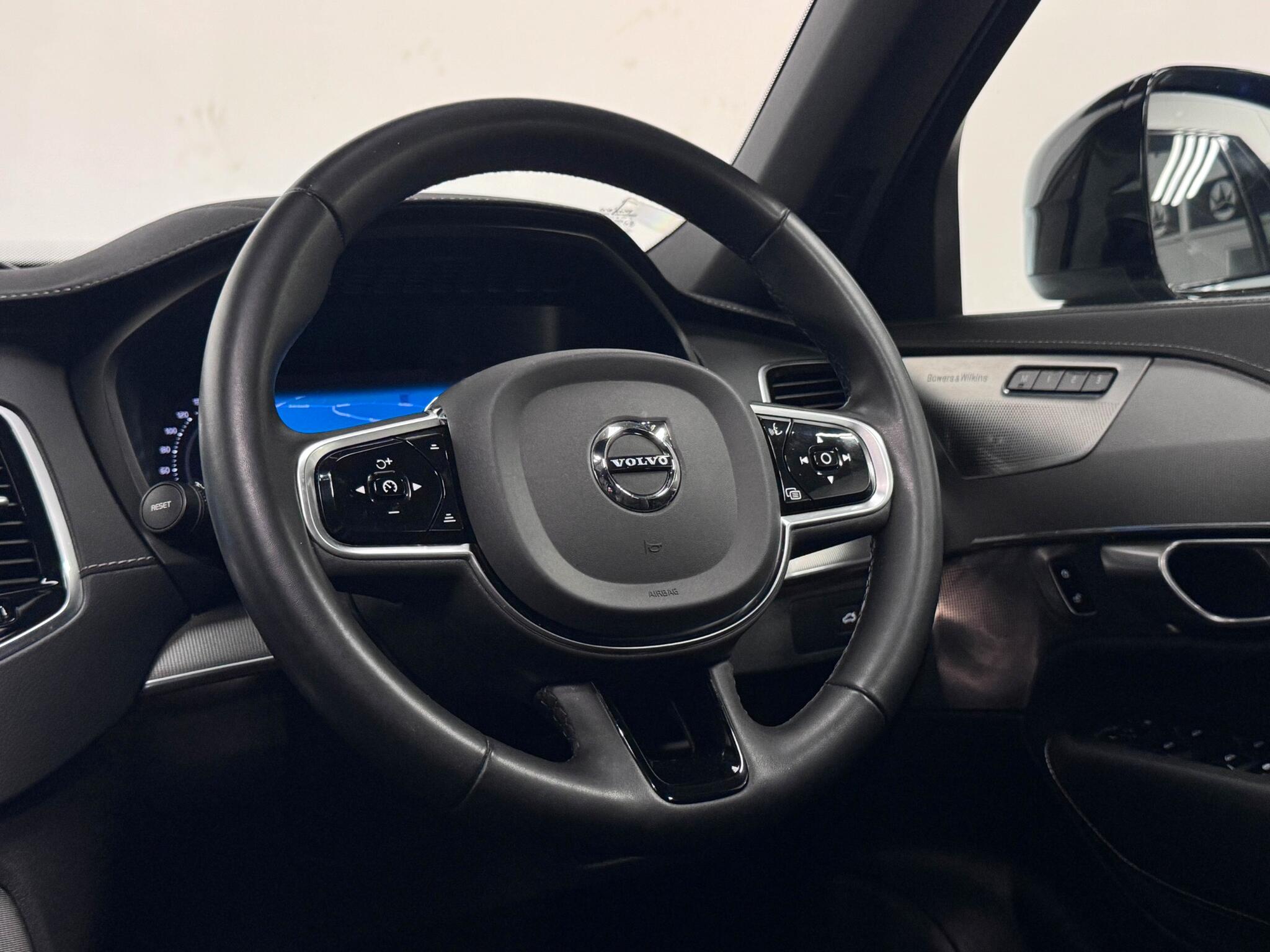 Volvo XC90 view 36