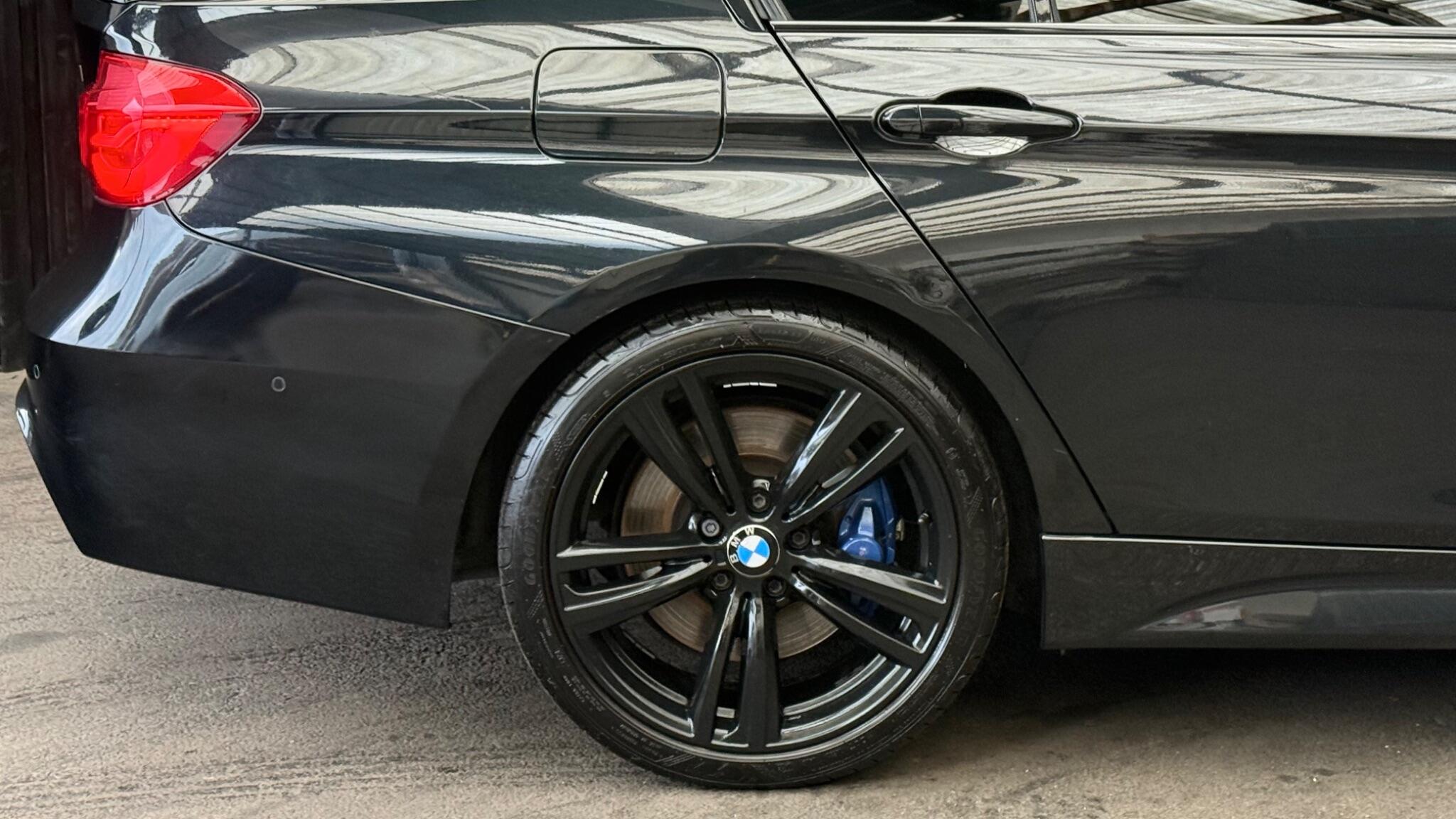 BMW 3 Series view 15