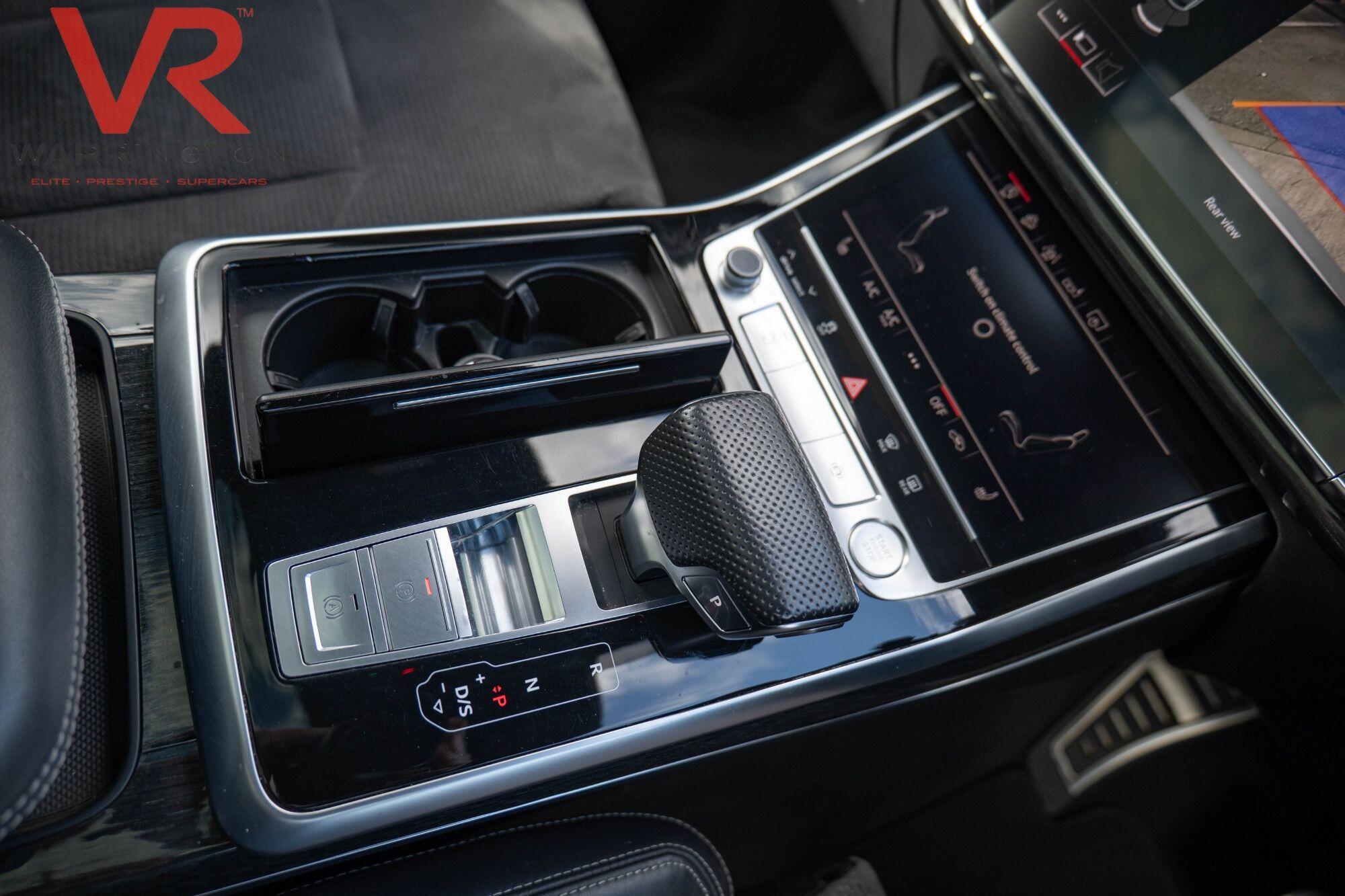 Audi Q8 view 26