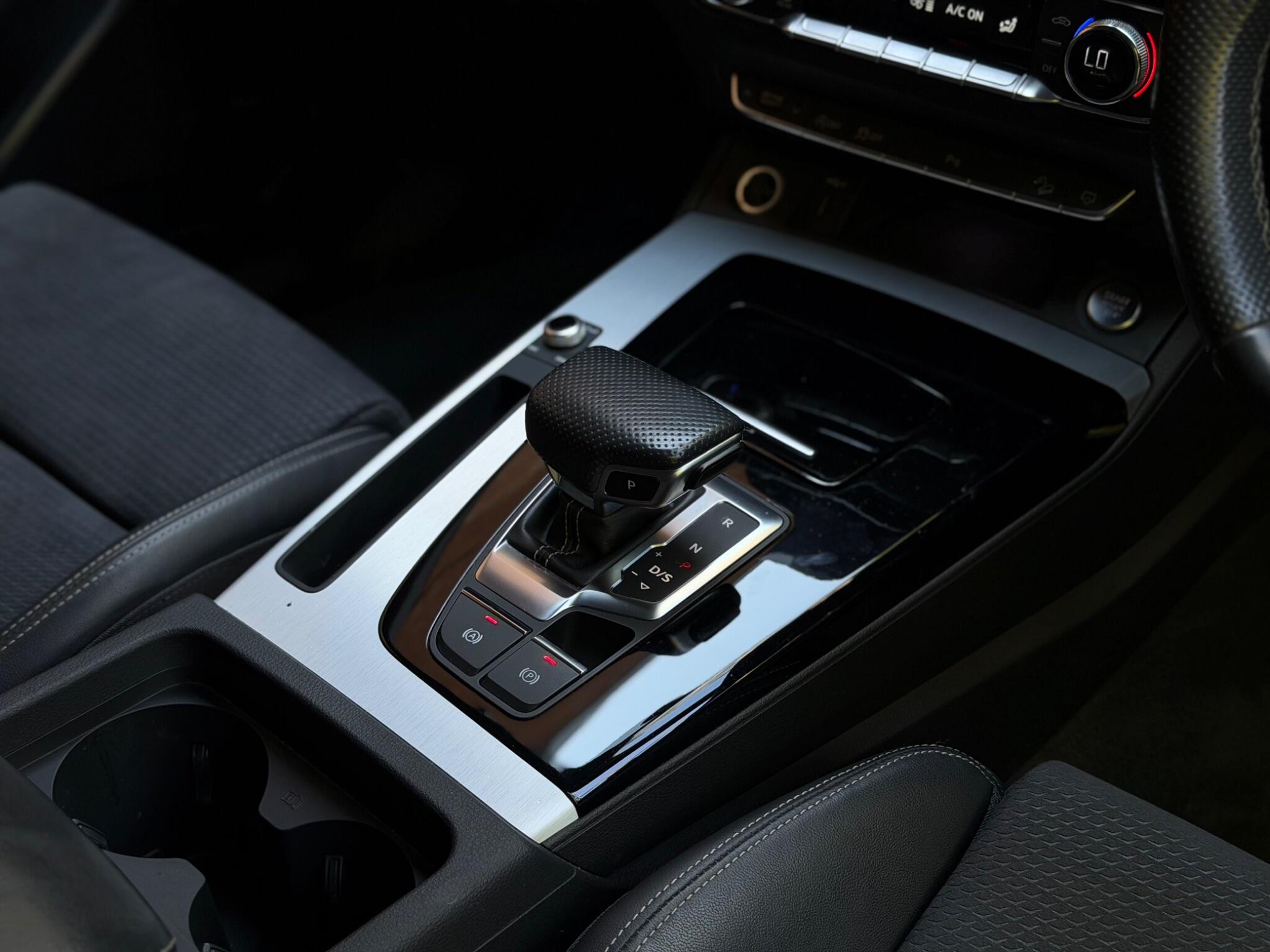 Audi Q5 view 18