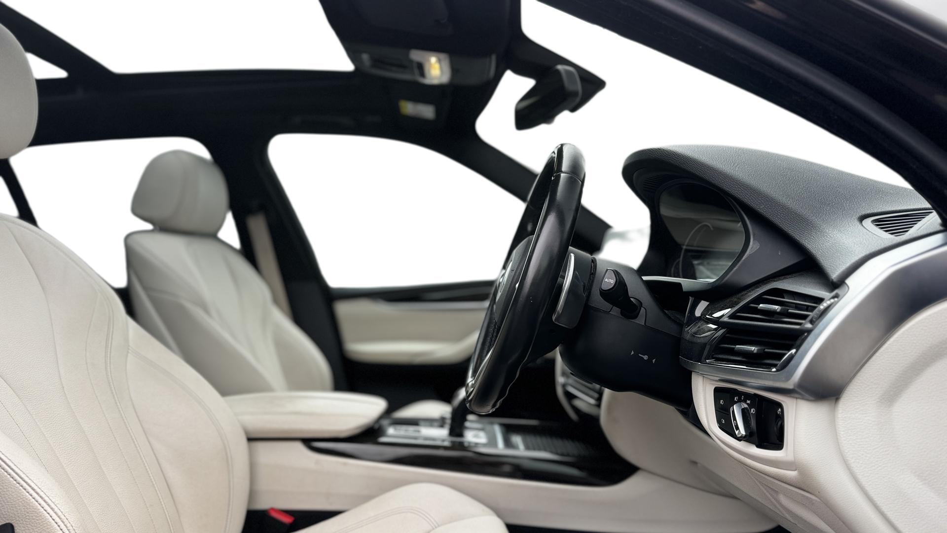 BMW X5 view 10