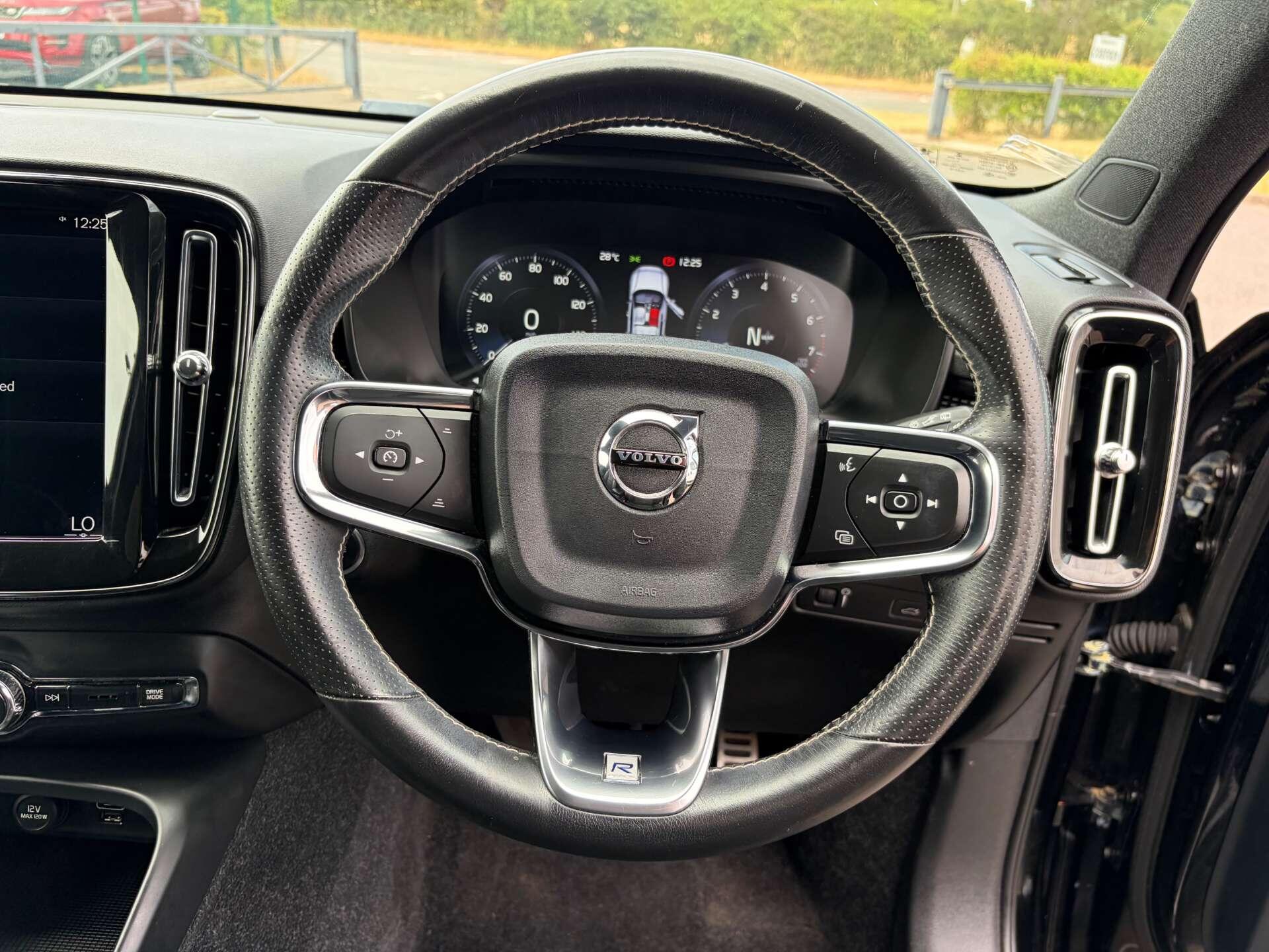 Volvo XC40 view 36