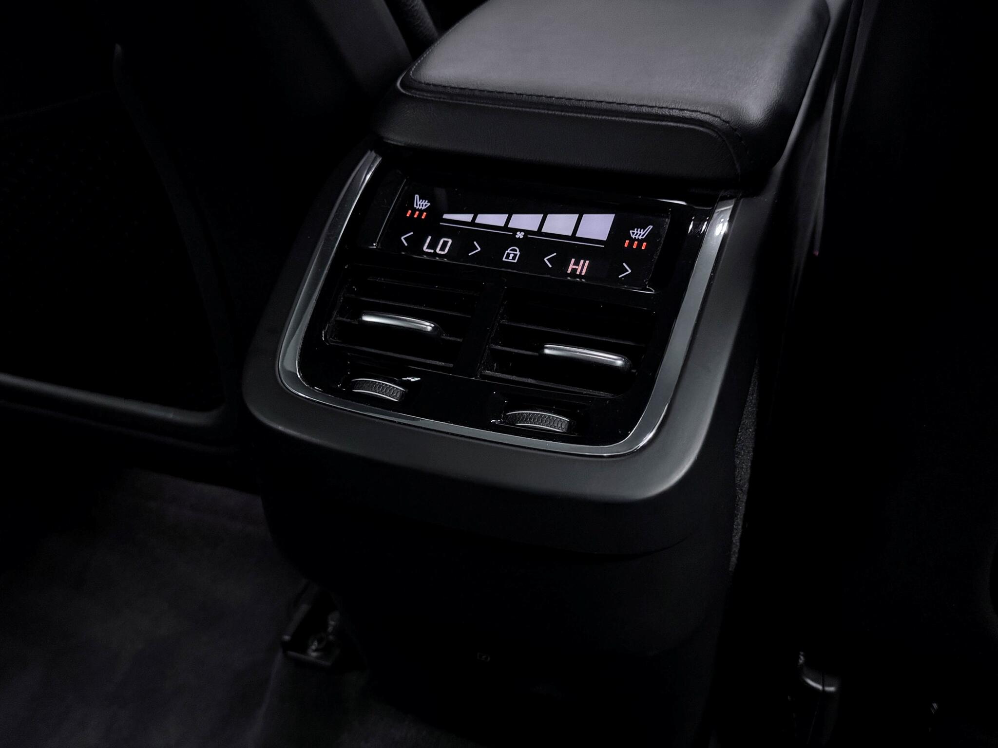 Volvo XC60 view 18