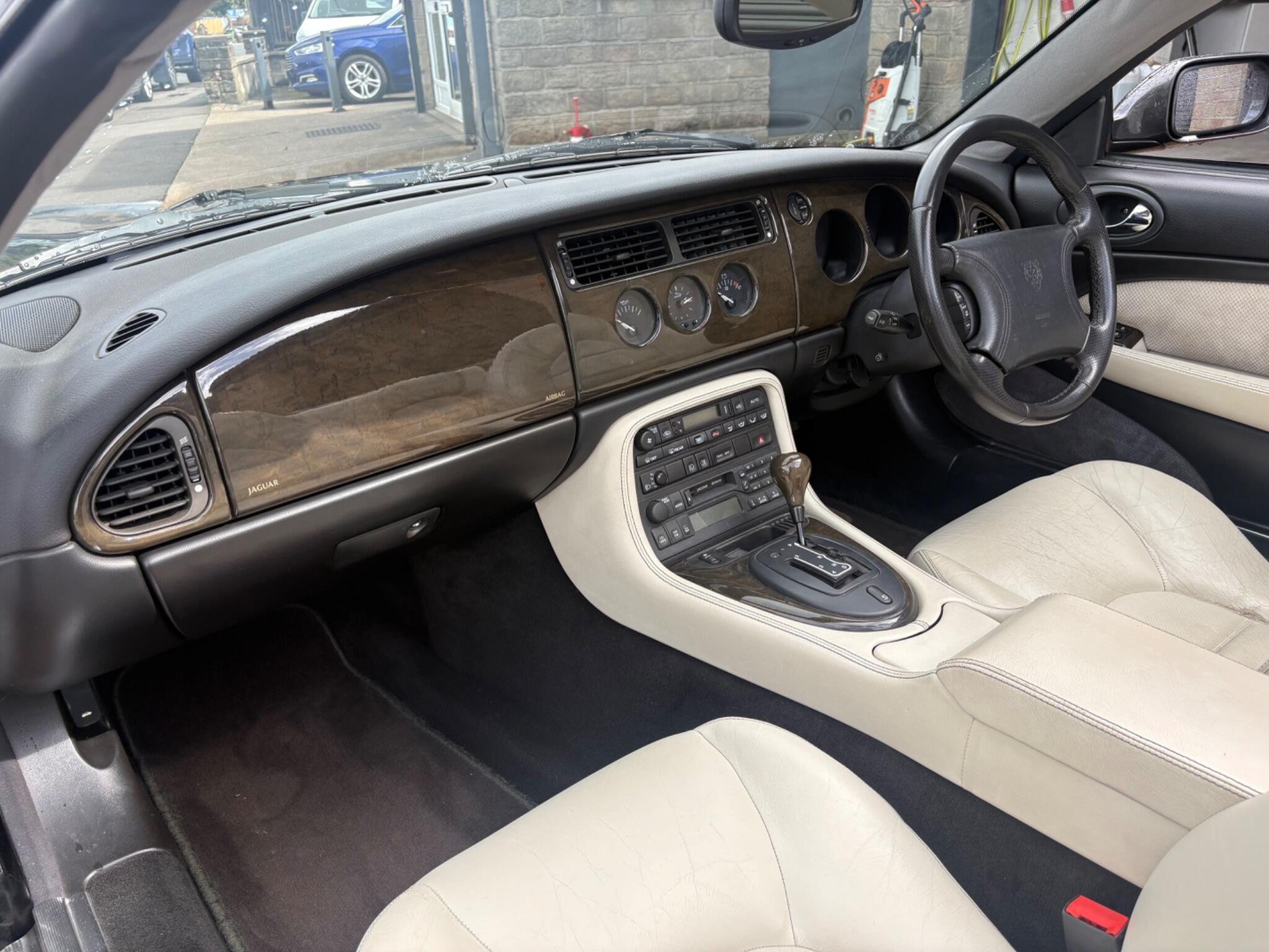 Jaguar XK8 view 19